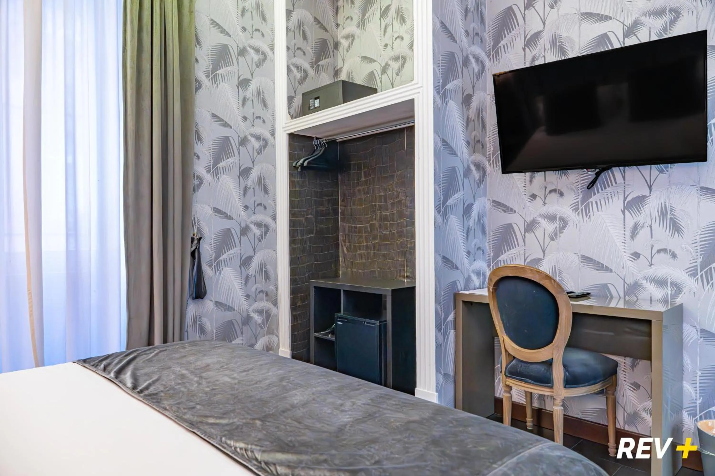 Photo of the whole room, Bed in Via Veneto Suites