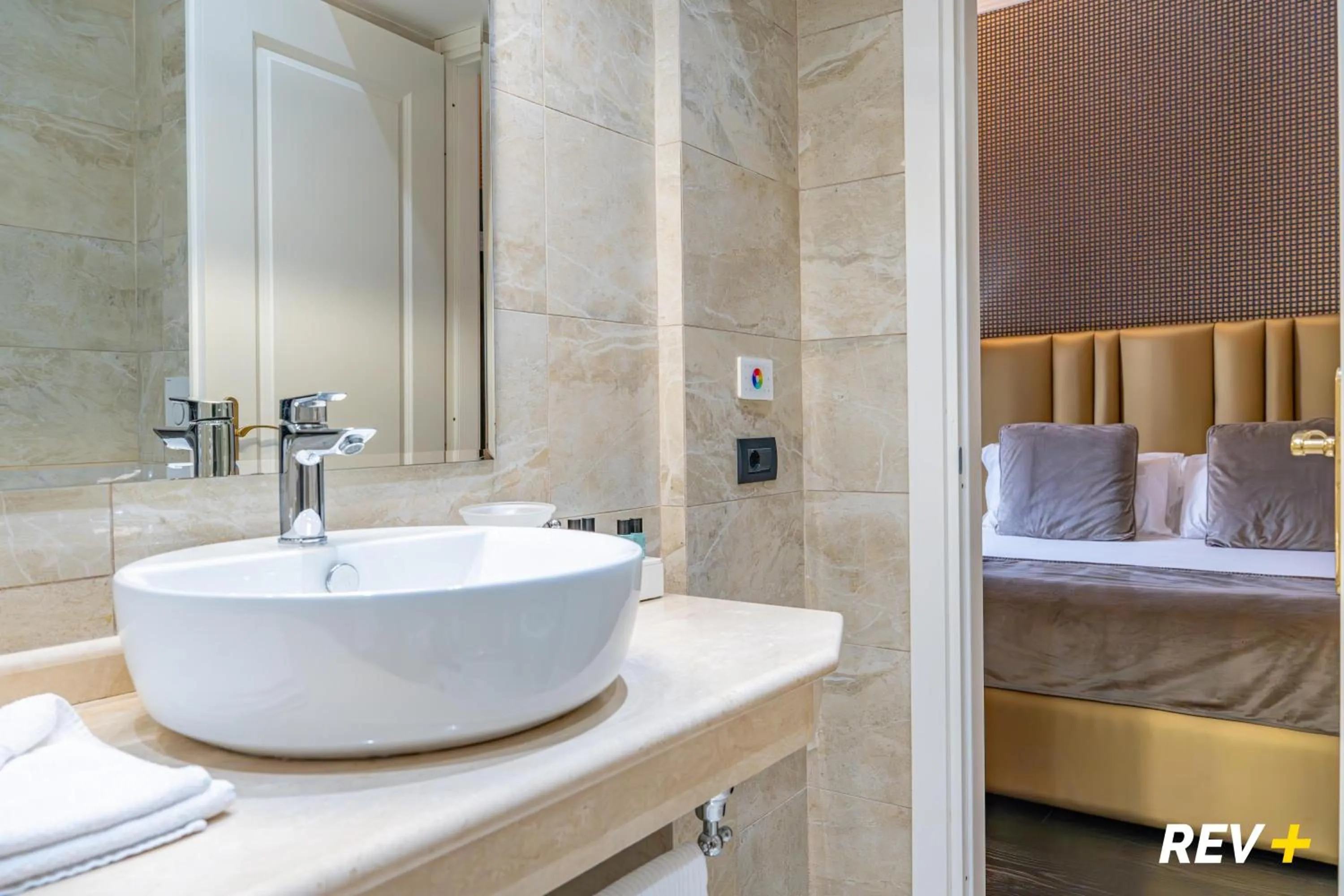 Bathroom in Via Veneto Suites