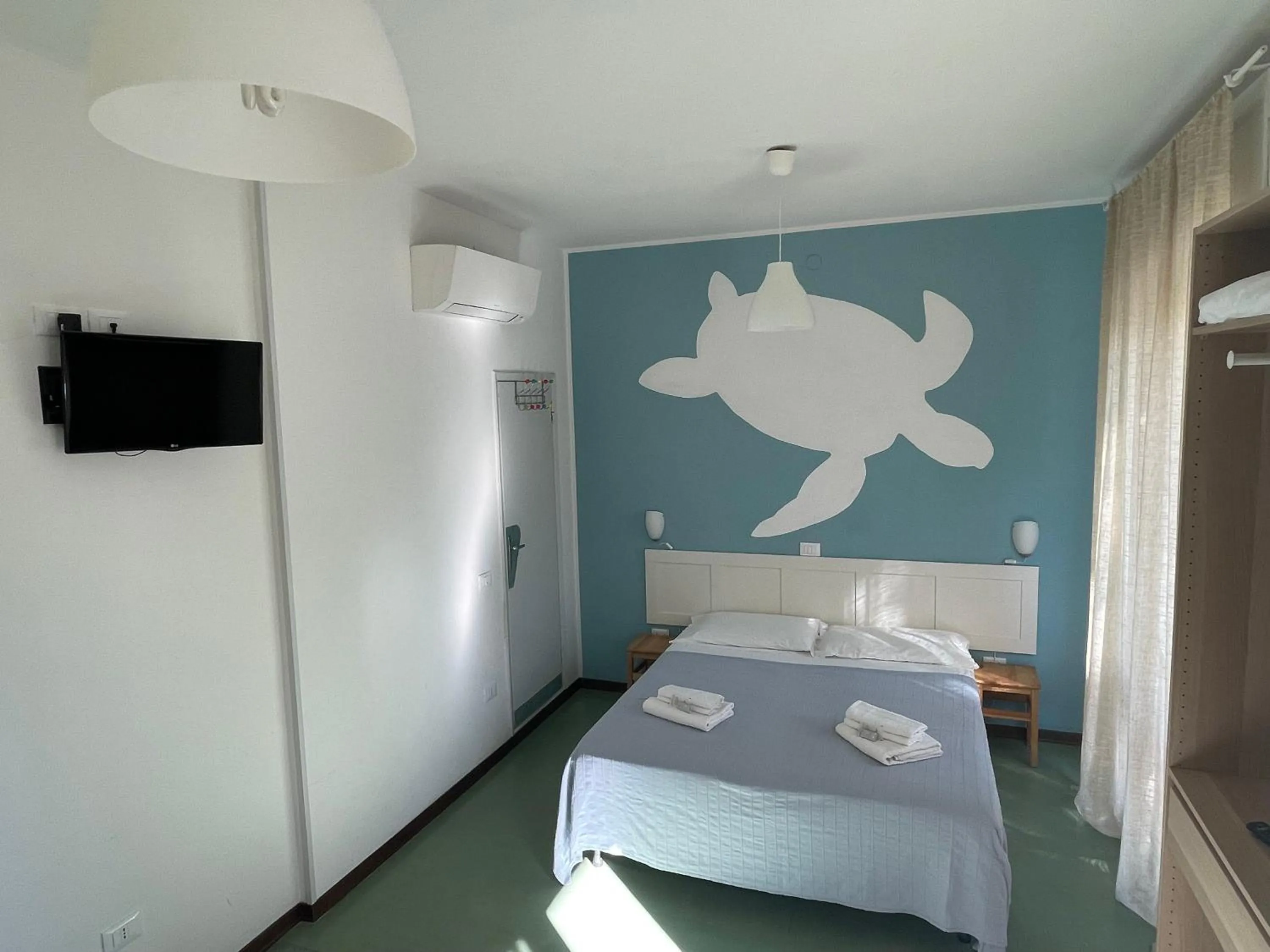 Bedroom, Bed in Hotel Aloha