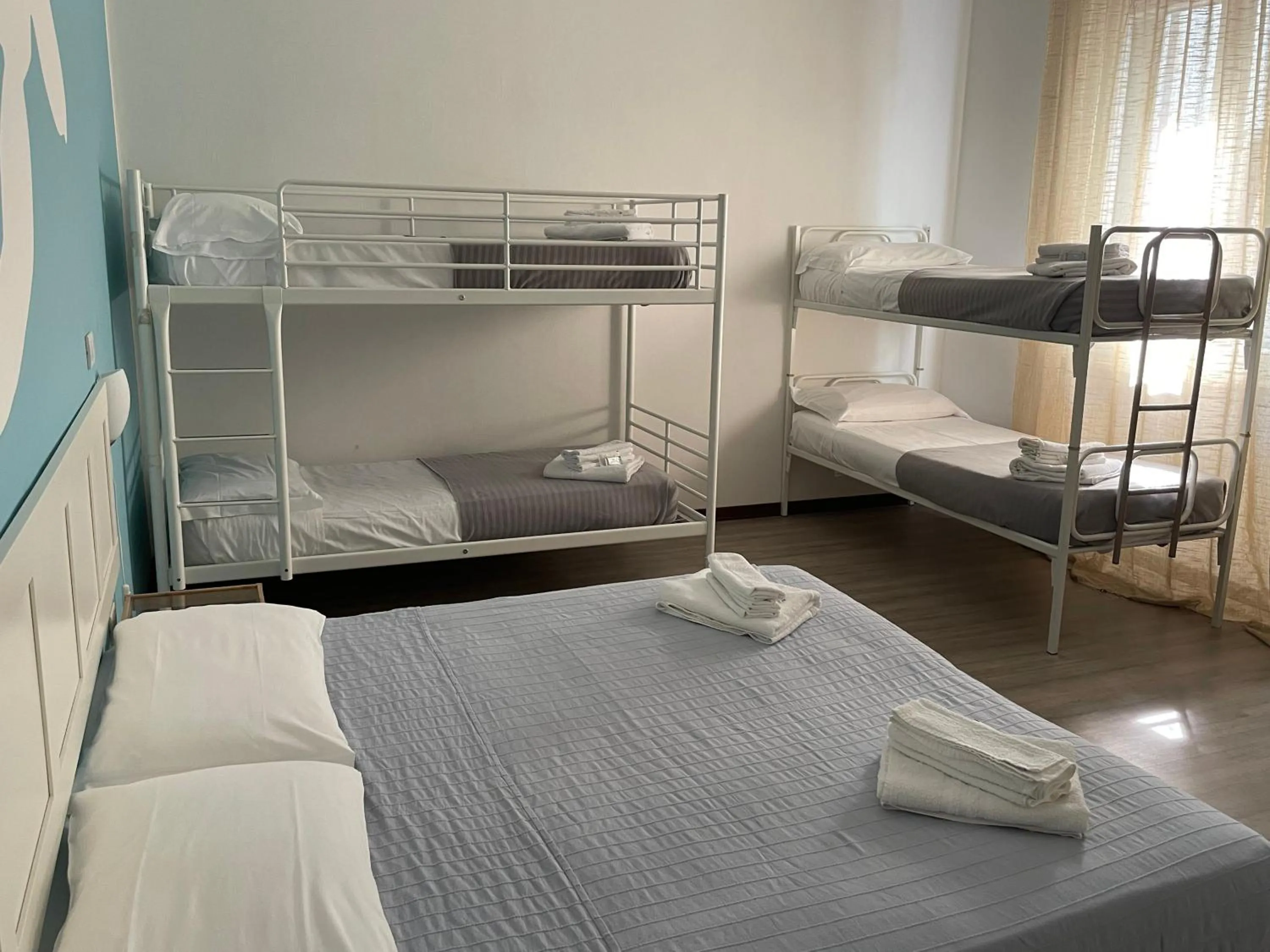 bunk bed, Bed in Hotel Aloha