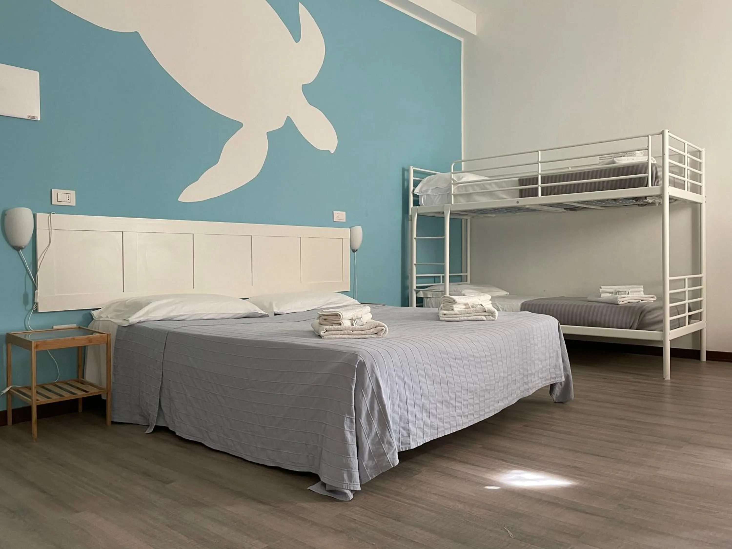 bunk bed, Bed in Hotel Aloha