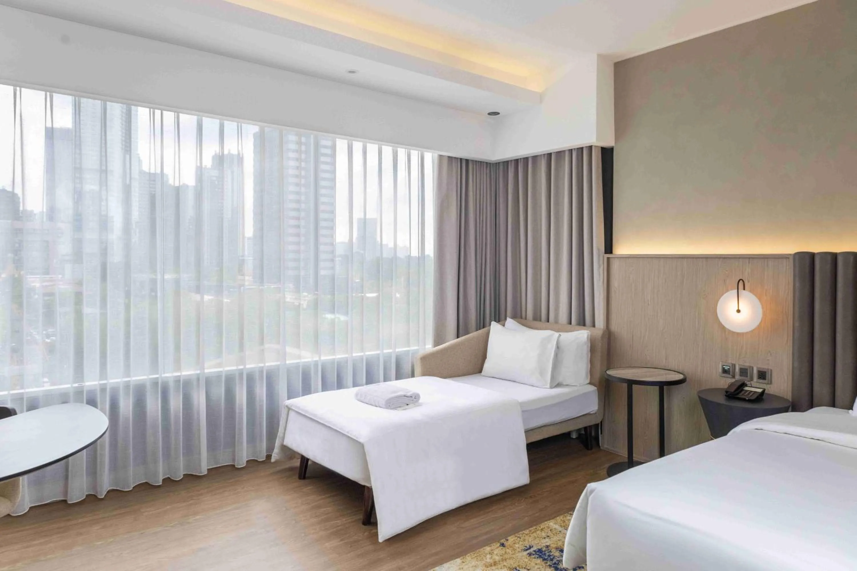 Bed in Mangkuluhur ARTOTEL SUITES