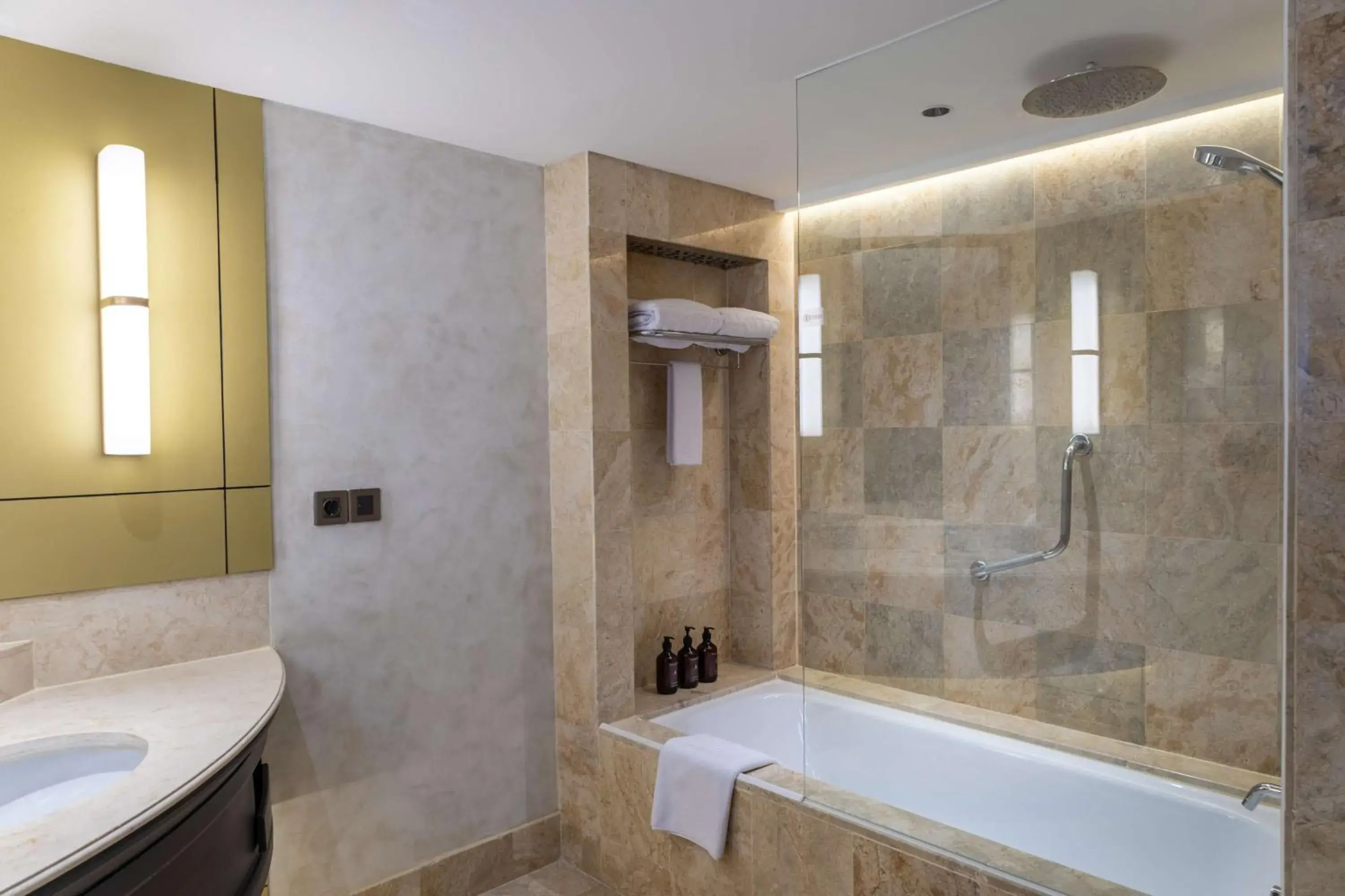 Atelier King in Mangkuluhur ARTOTEL SUITES Atelier King in Mangkuluhur ARTOTEL SUITES