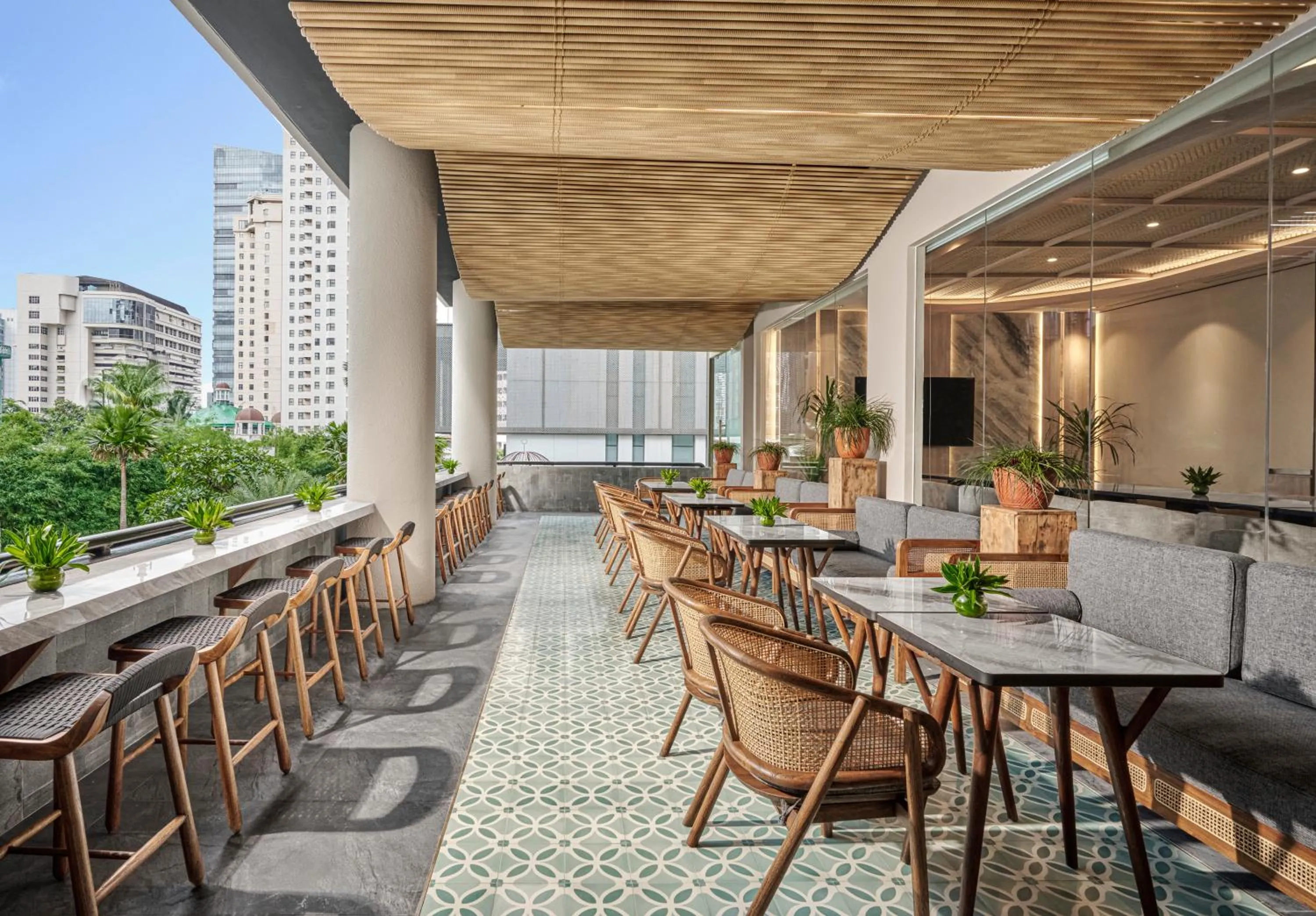 Restaurant/places to eat in Mangkuluhur ARTOTEL SUITES