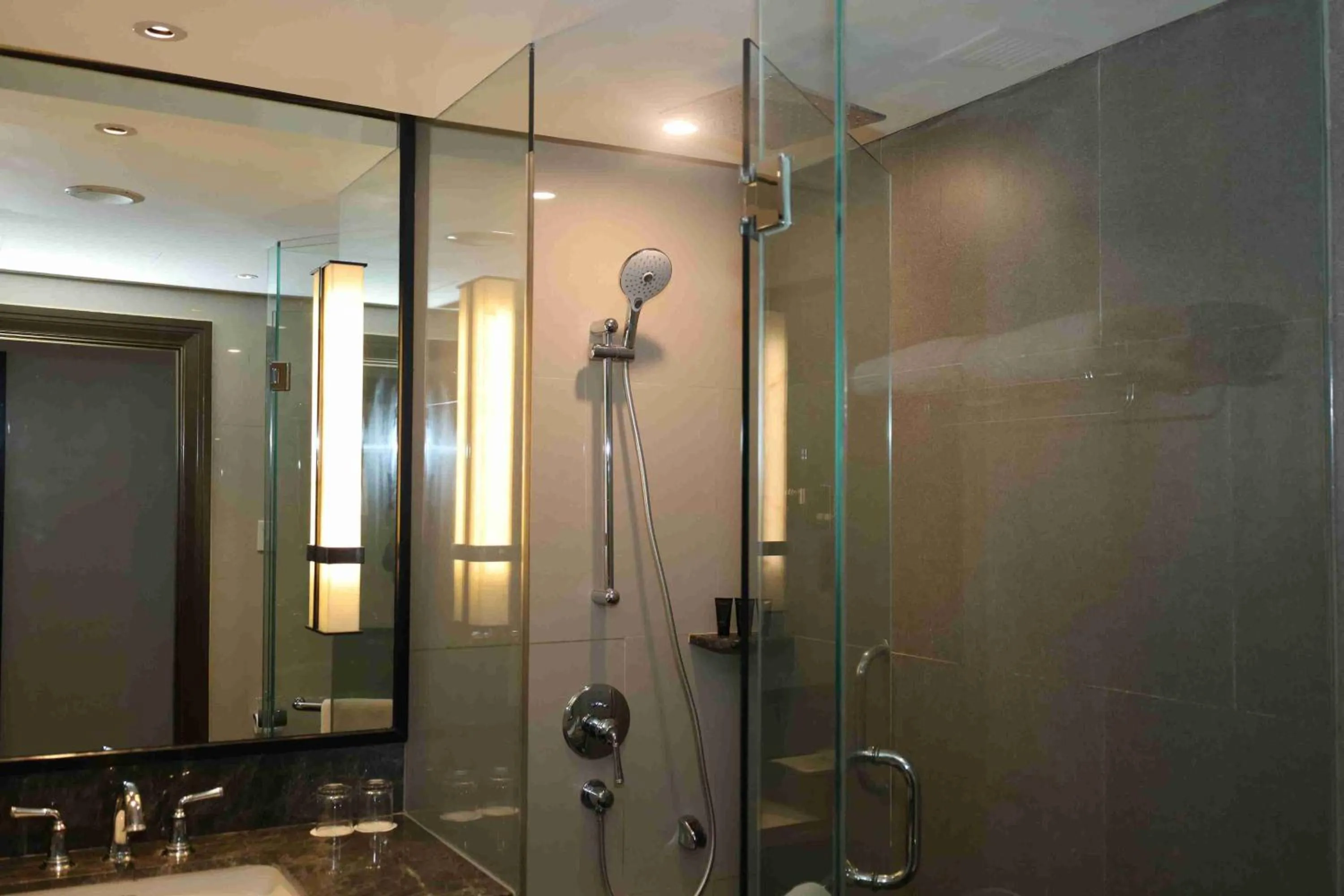 Bathroom in Mangkuluhur ARTOTEL SUITES