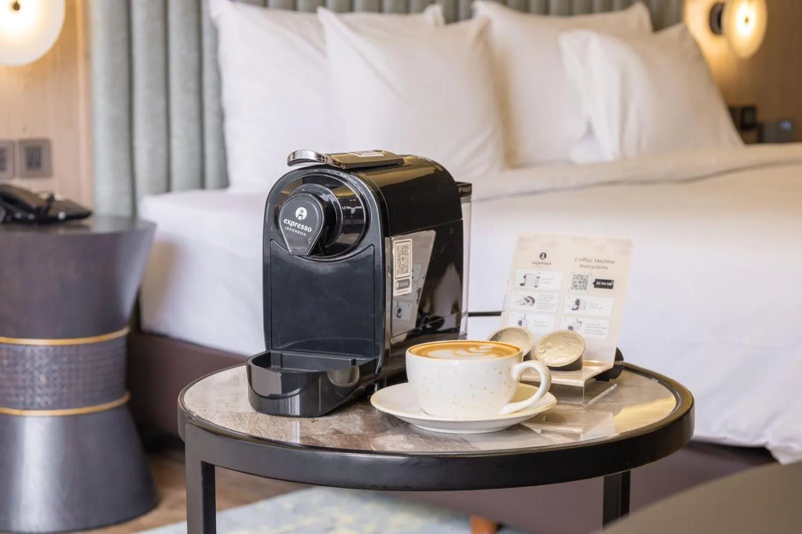 Coffee/tea facilities, Bed in Mangkuluhur ARTOTEL SUITES