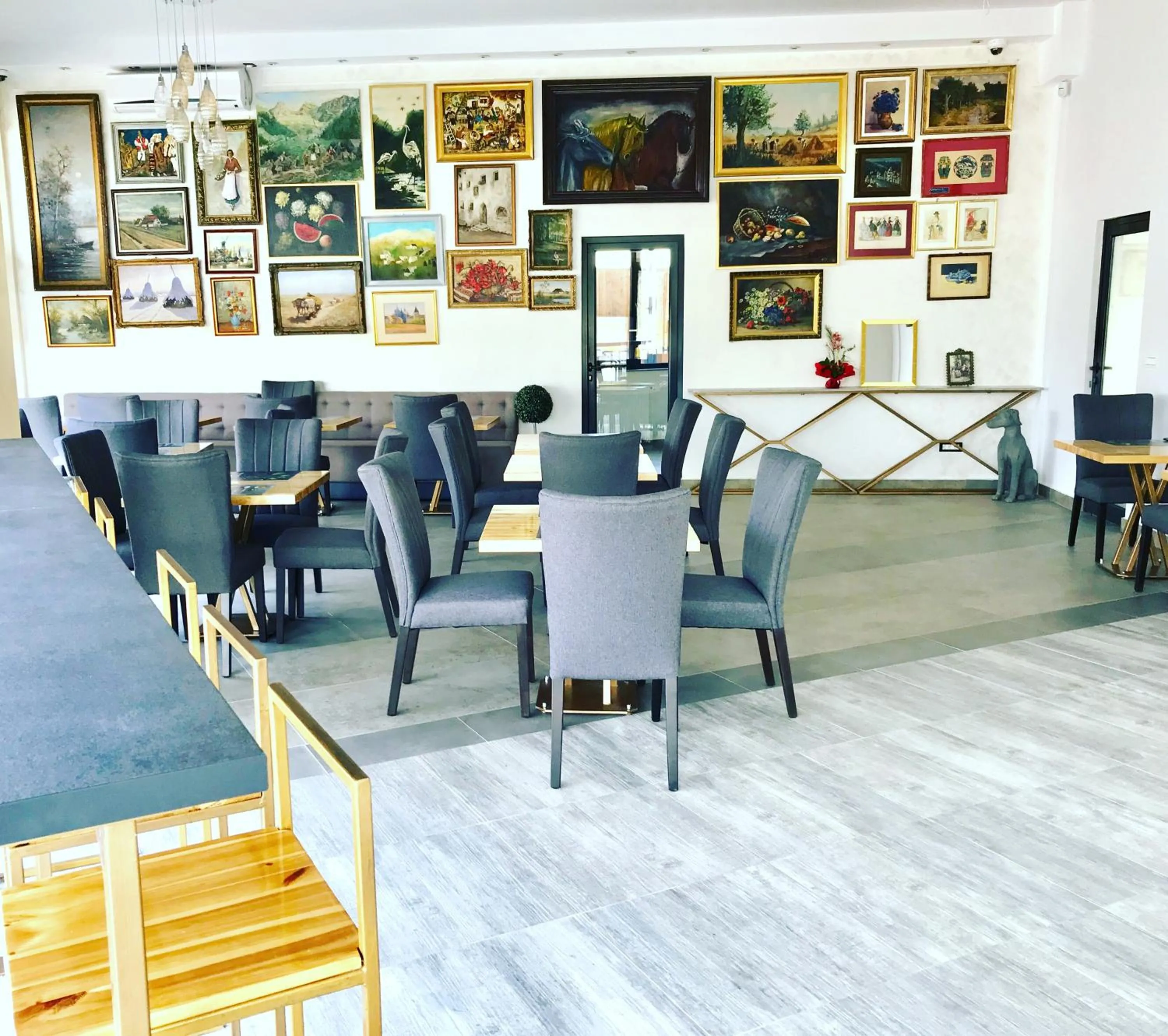 Restaurant/places to eat in Brater Luxury