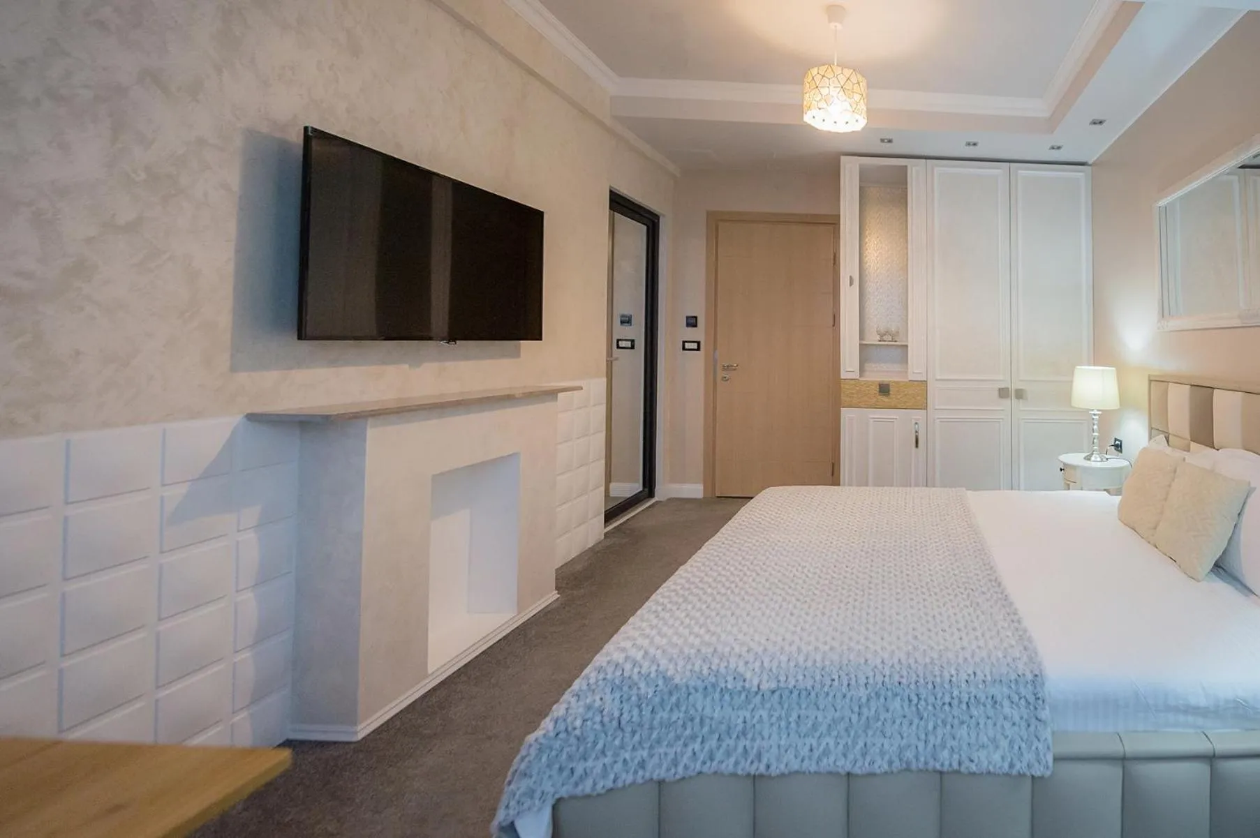 Photo of the whole room, Bed in Brater Luxury