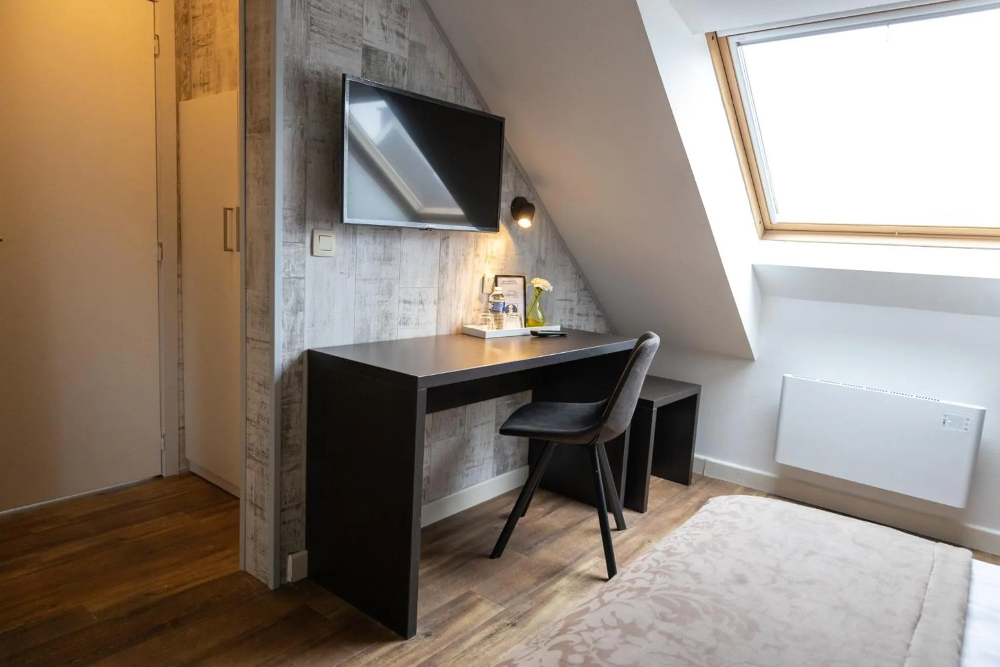 TV and multimedia, Bed in Hotel De Maaskant