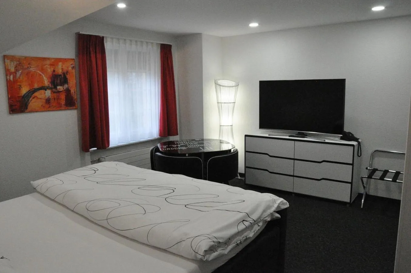 Photo of the whole room, Bed in Hôtel du Chasseur