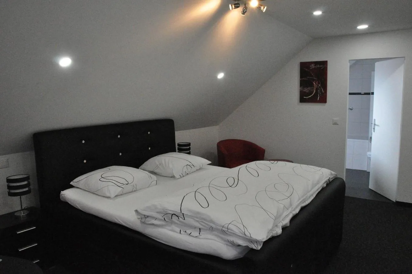 Photo of the whole room, Bed in Hôtel du Chasseur