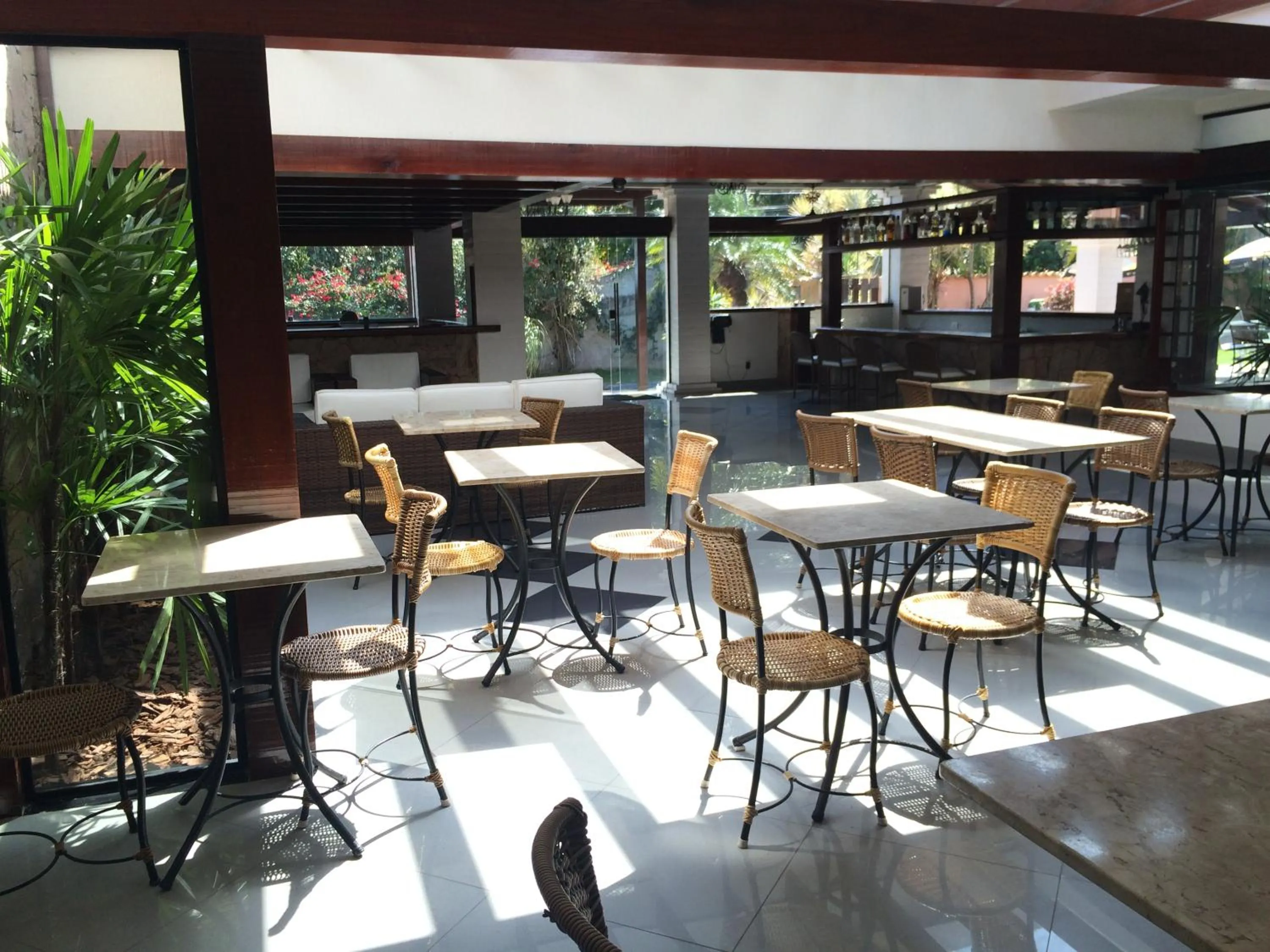 Restaurant/places to eat in Pousada Marbella