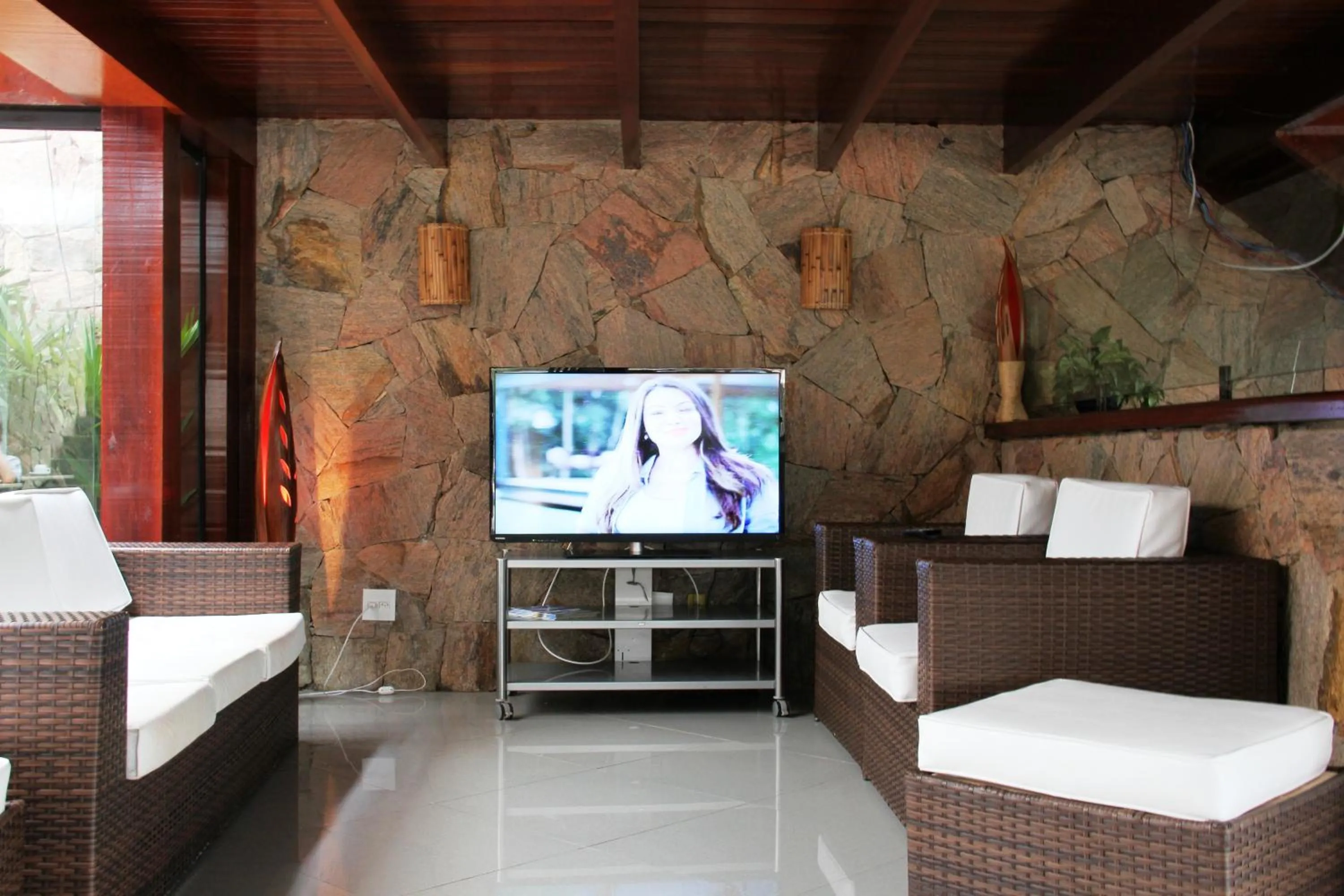 Communal lounge/ TV room, Bed in Pousada Marbella