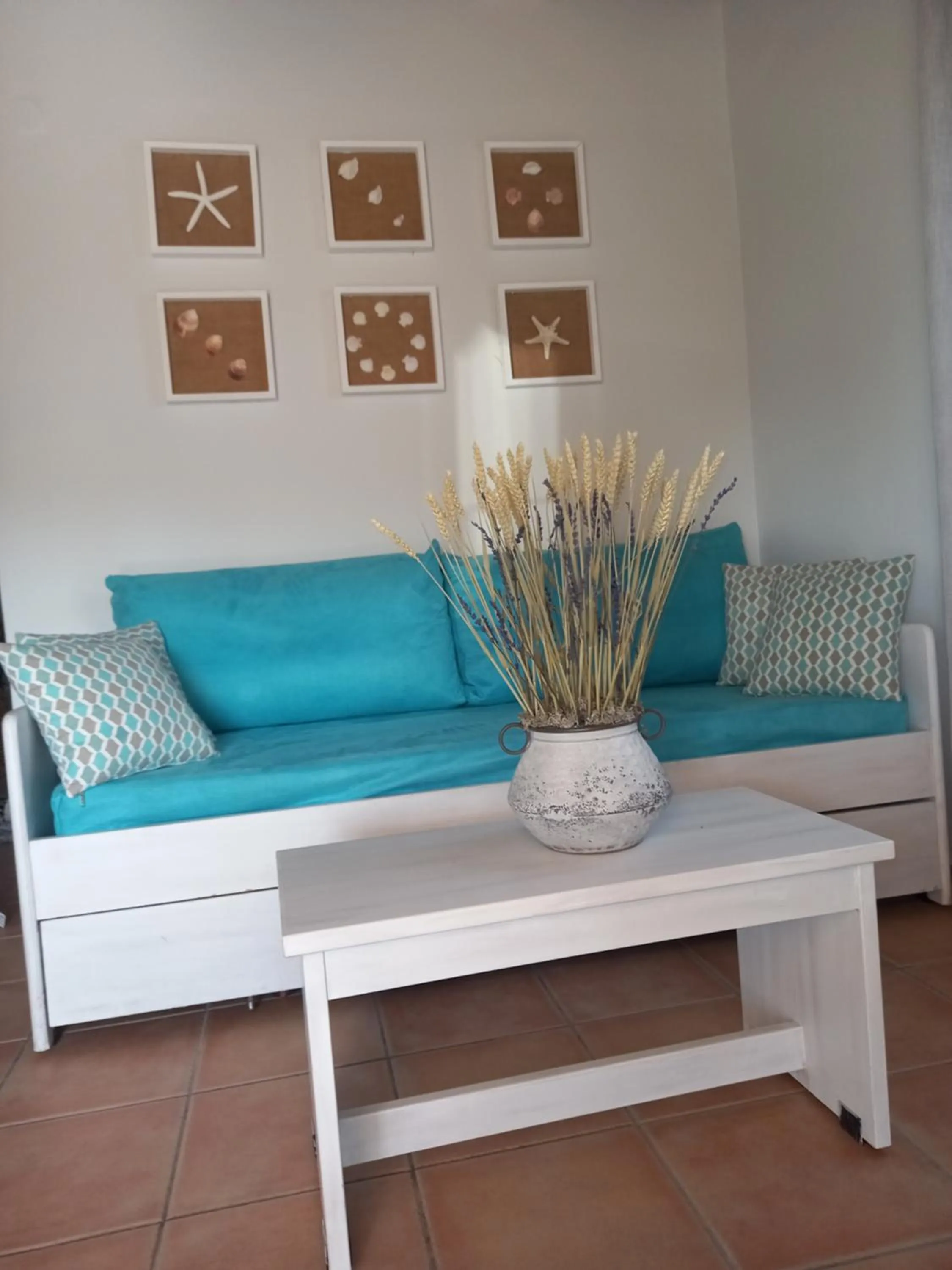 Seating area in Alexander Apartments