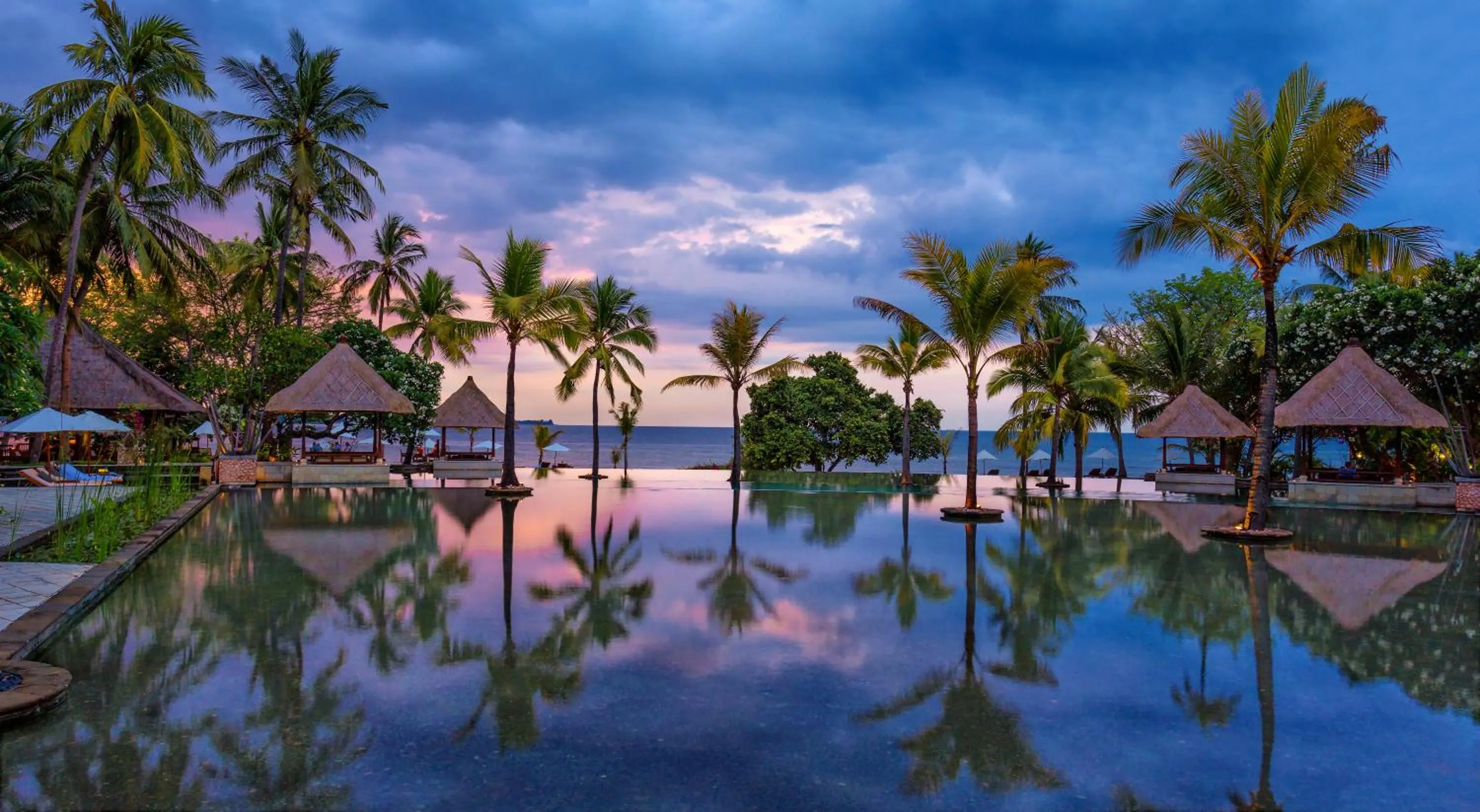 Swimming pool in The Oberoi Beach Resort, Lombok