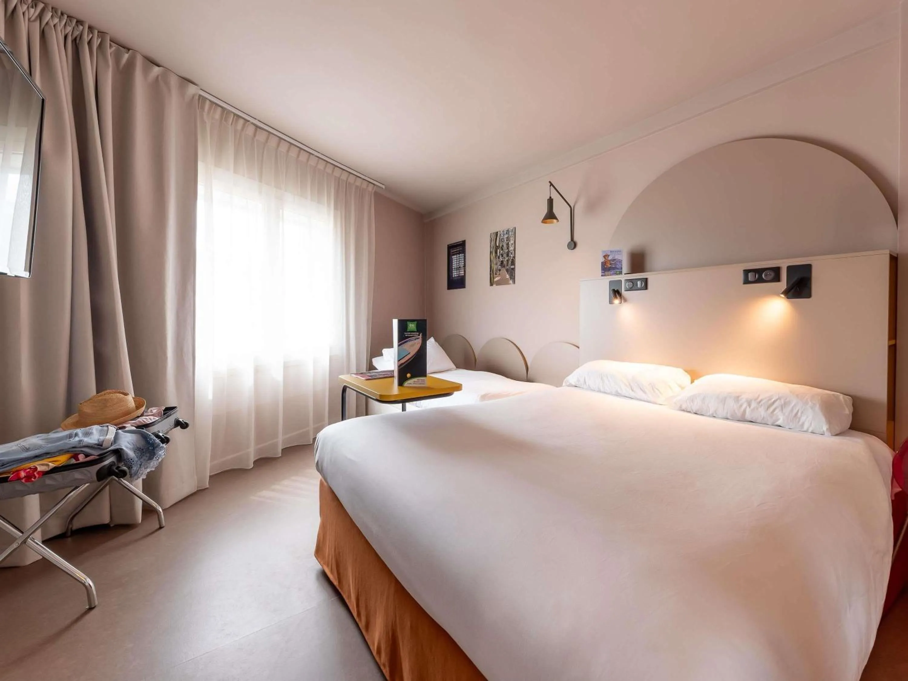 Bedroom, Bed in ibis Styles Marseille Centre Prado Place Castellane