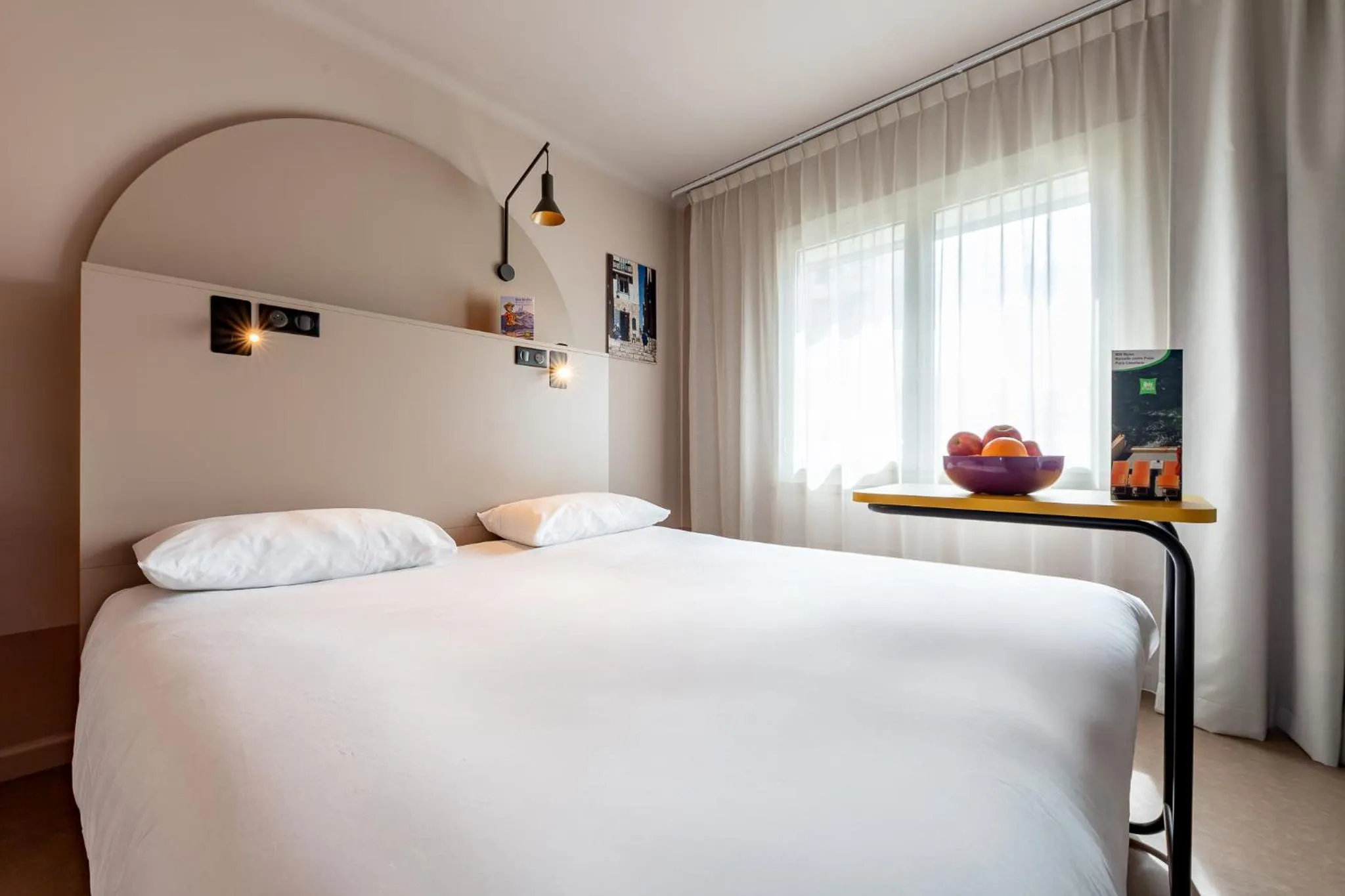 air conditioner, Bed in ibis Styles Marseille Centre Prado Place Castellane