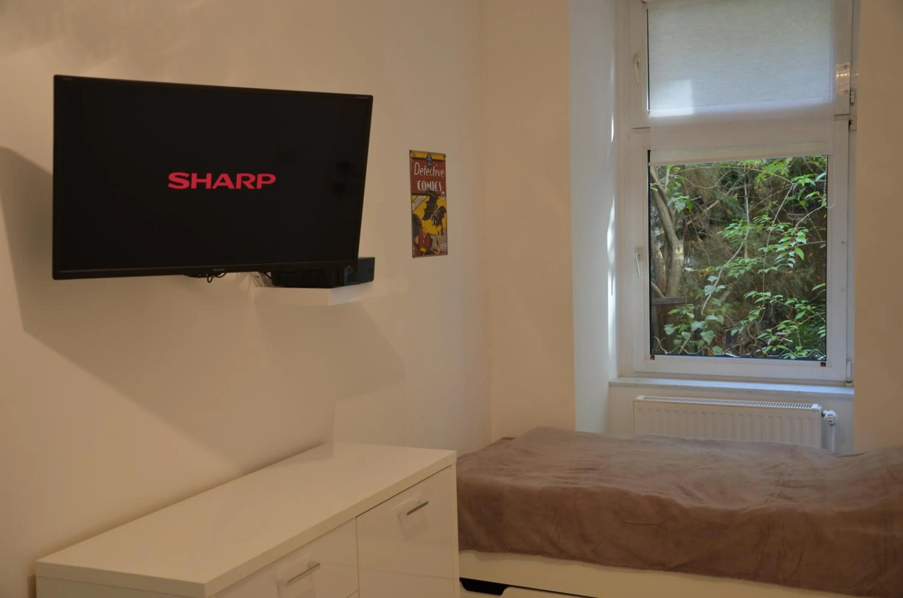 TV and multimedia in Modern City Apt, next to Metro