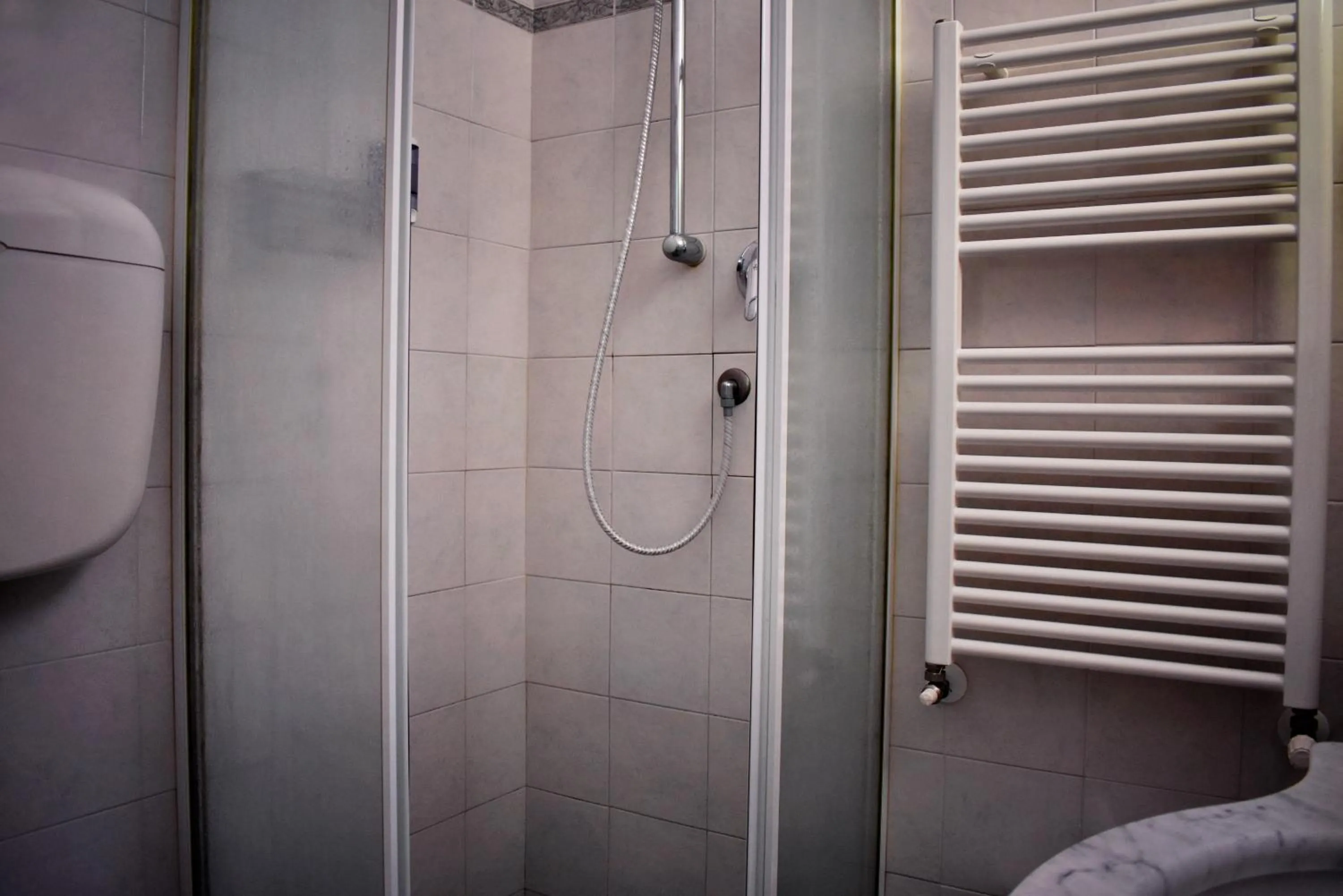 Shower in Hotel Urbinati