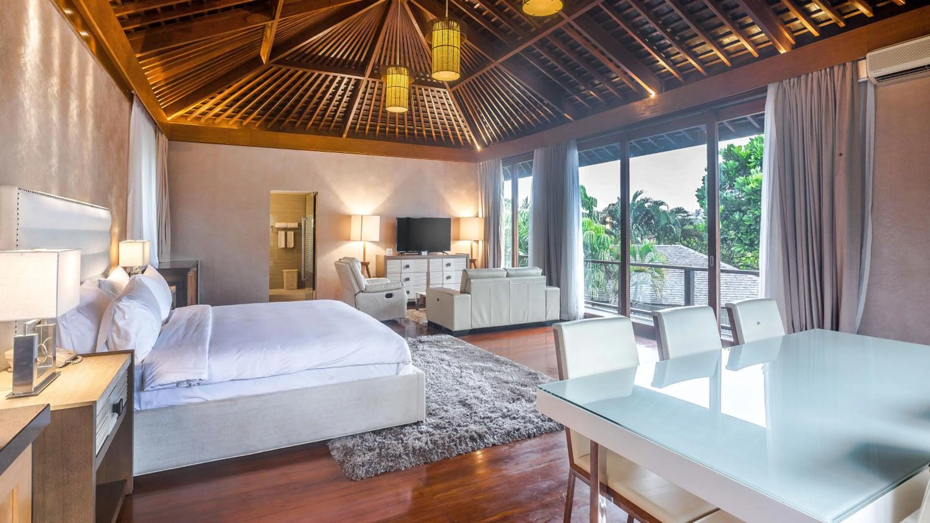 Photo of the whole room, Bed in Holiday Inn Resort Baruna Bali by IHG