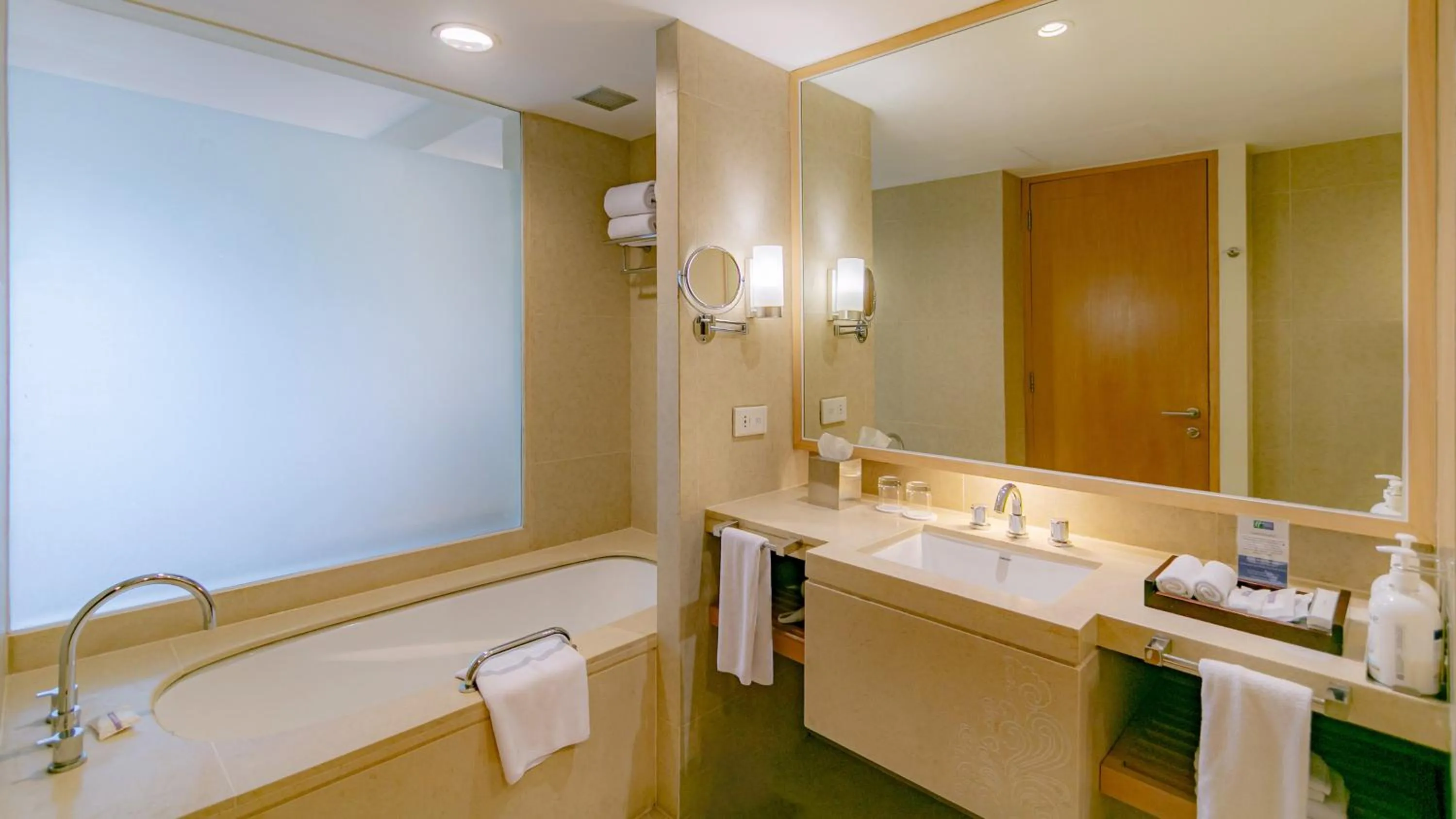 Bathroom in Holiday Inn Resort Baruna Bali by IHG