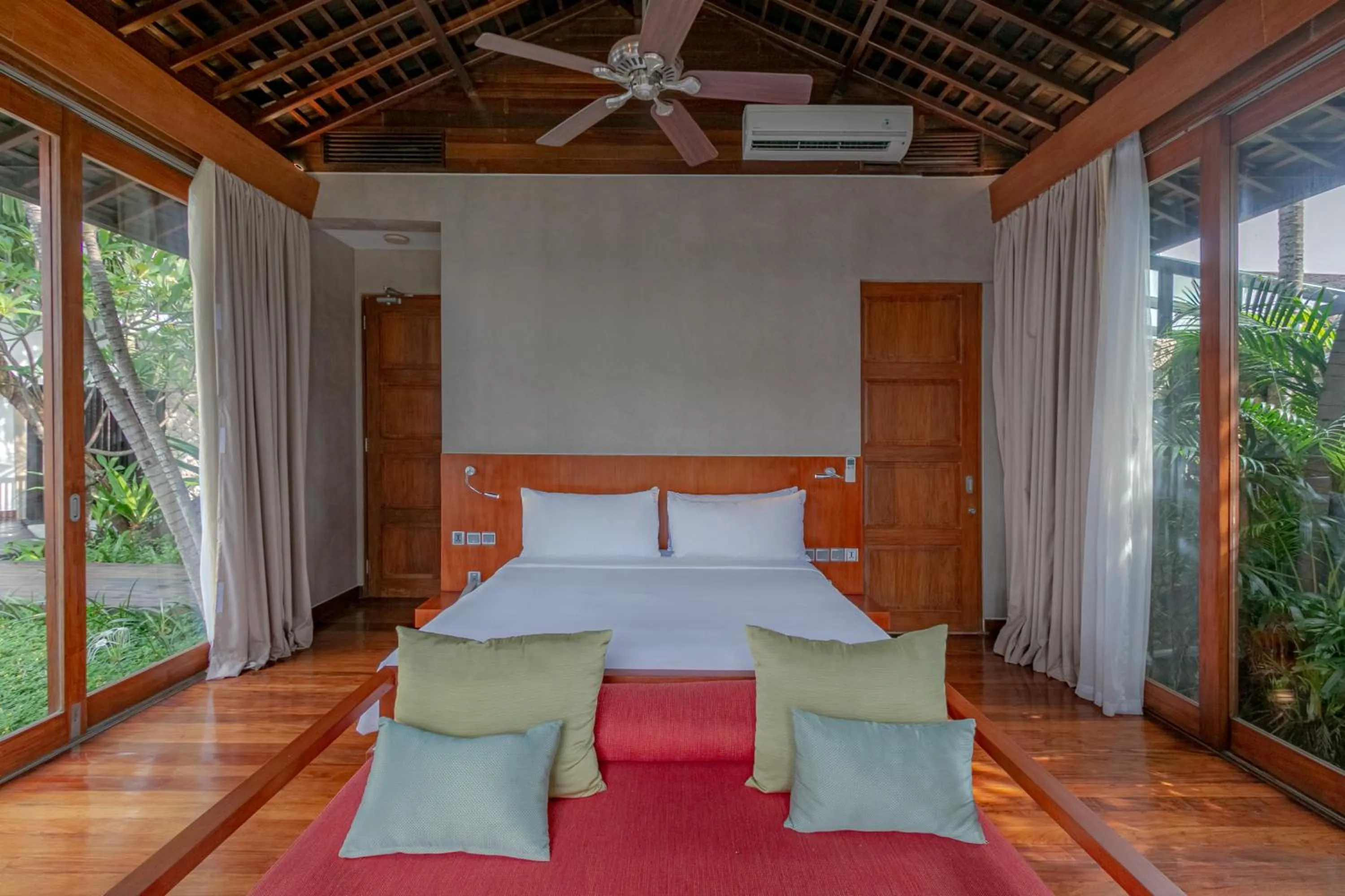 Bedroom, Bed in Holiday Inn Resort Baruna Bali by IHG