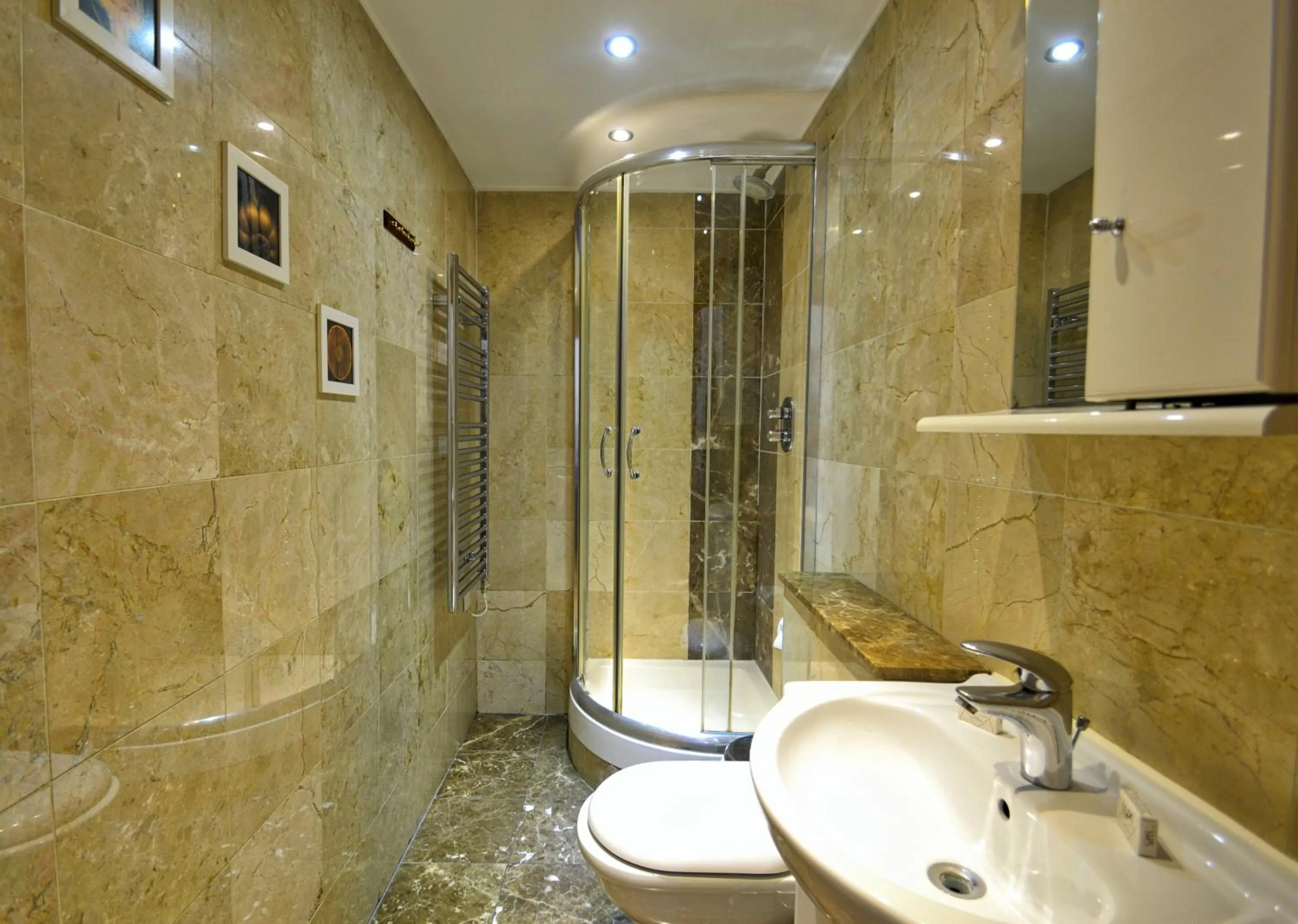 Bathroom in Hyde Park Apartments