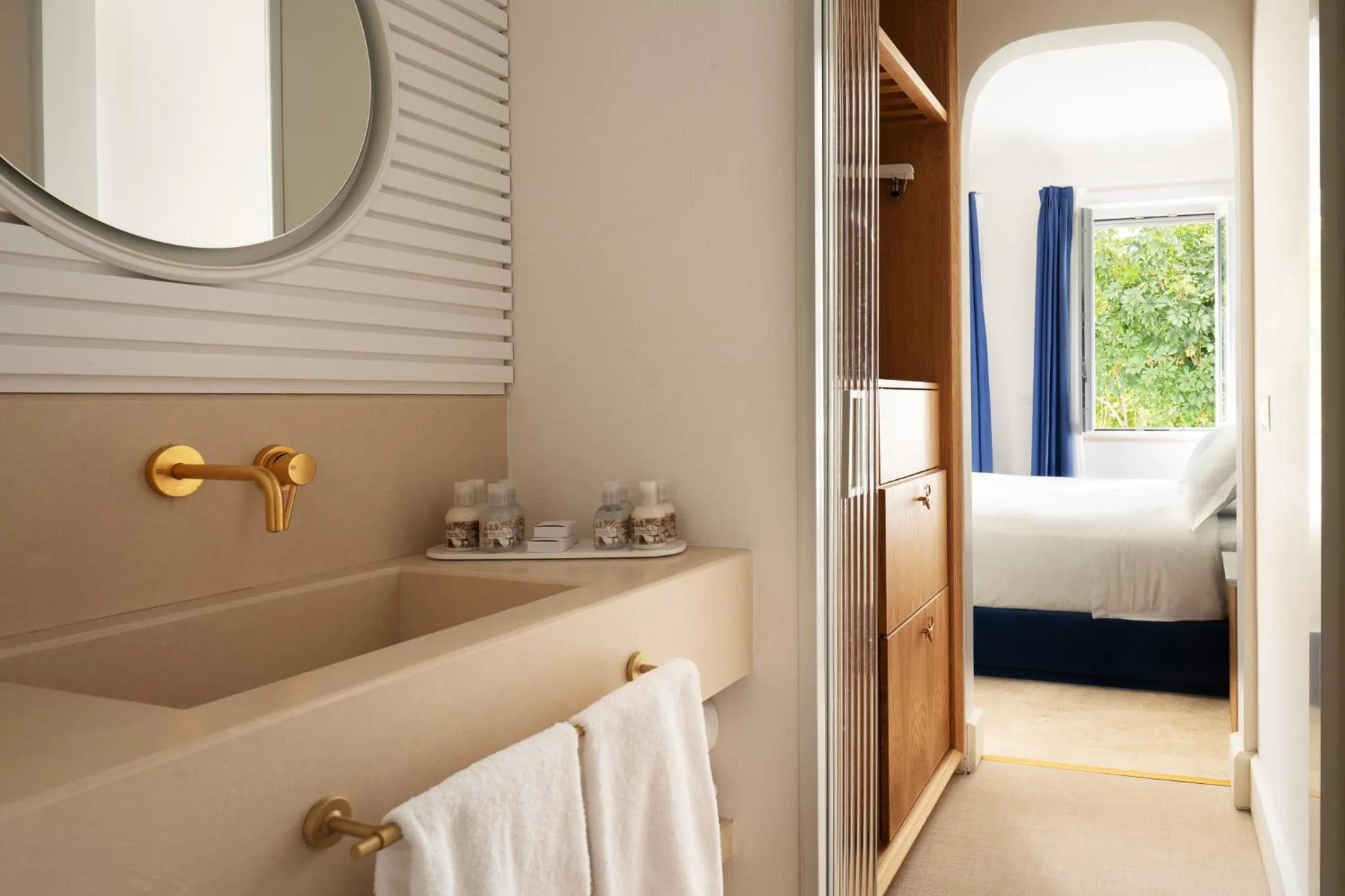 Bathroom, Bed in La Residenza Capri