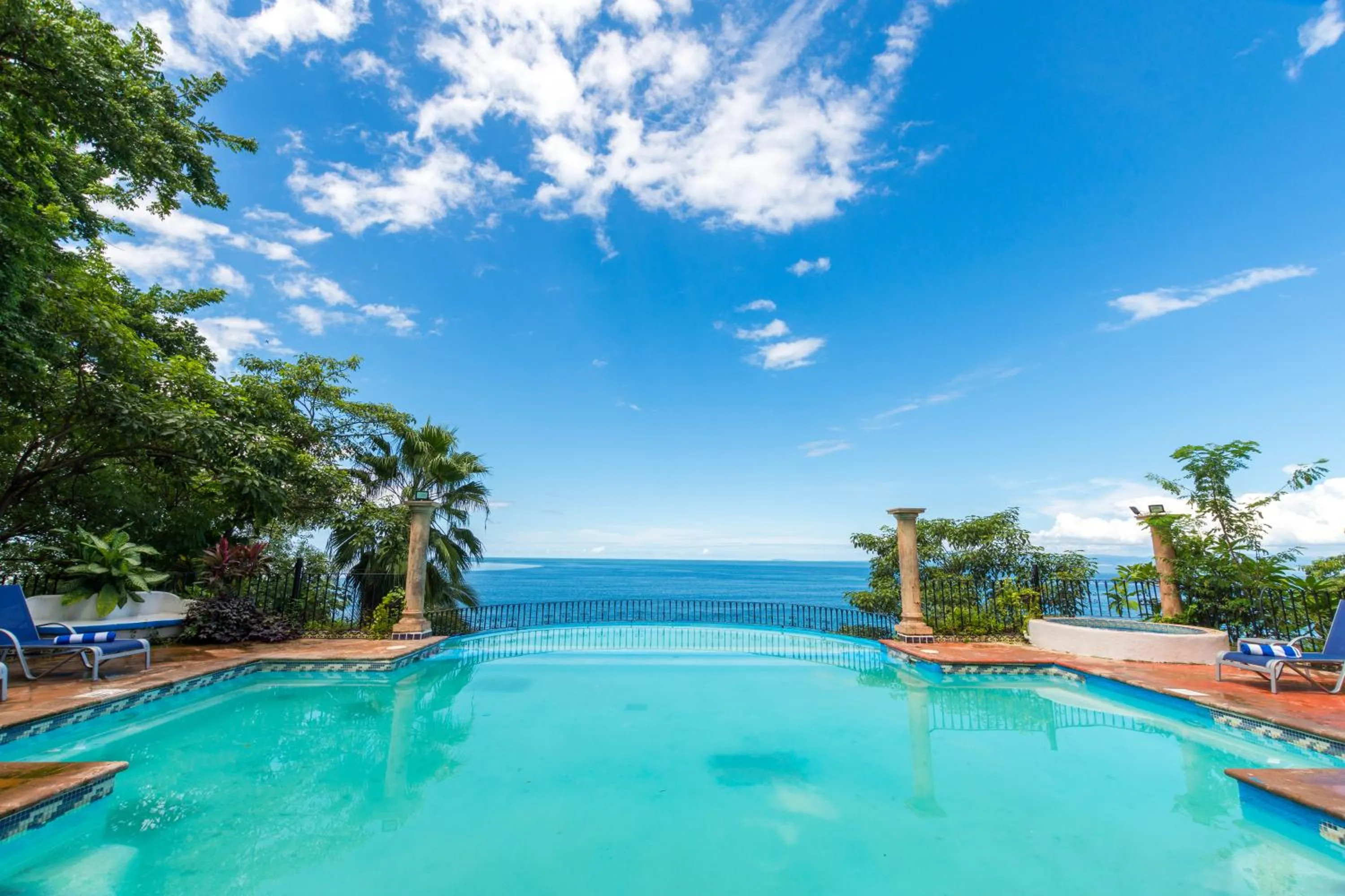 Swimming Pool in Mar Sereno Hotel & Suites