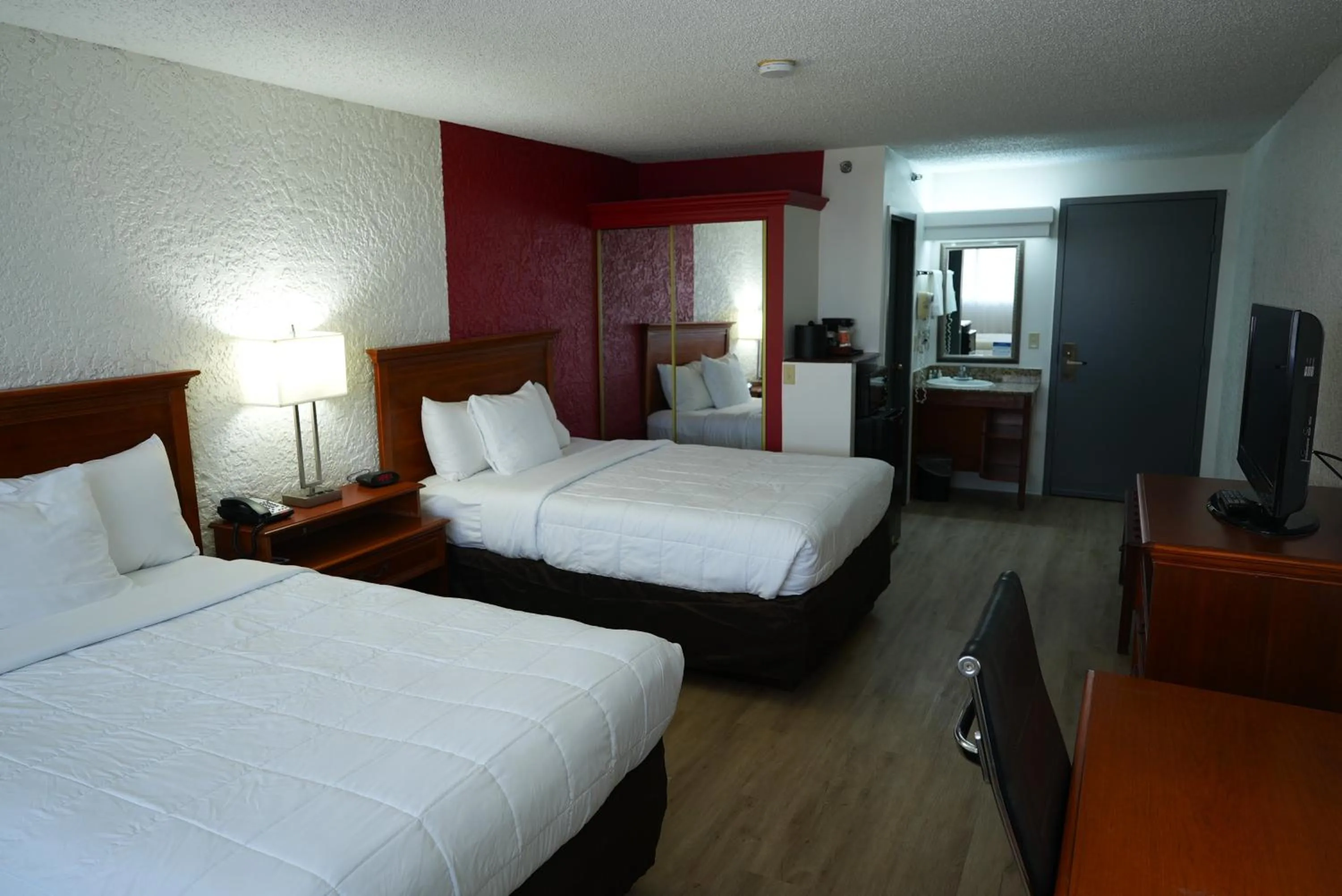 Bedroom, Bed in Clarion Hotel Broken Arrow - Tulsa