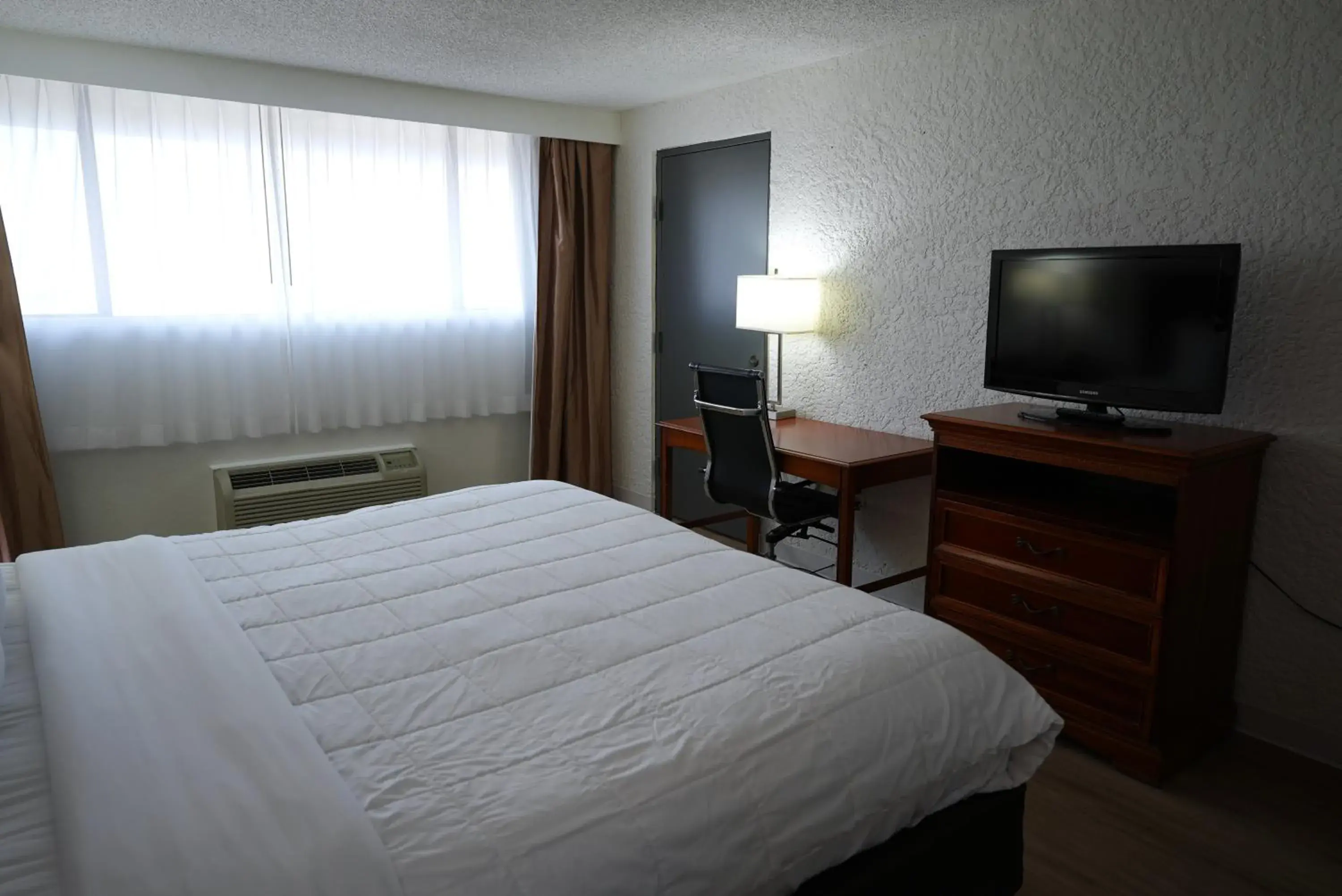 King Room - Non-Smoking in Clarion Hotel Broken Arrow - Tulsa King Room - Non-Smoking in Clarion Hotel Broken Arrow - Tulsa