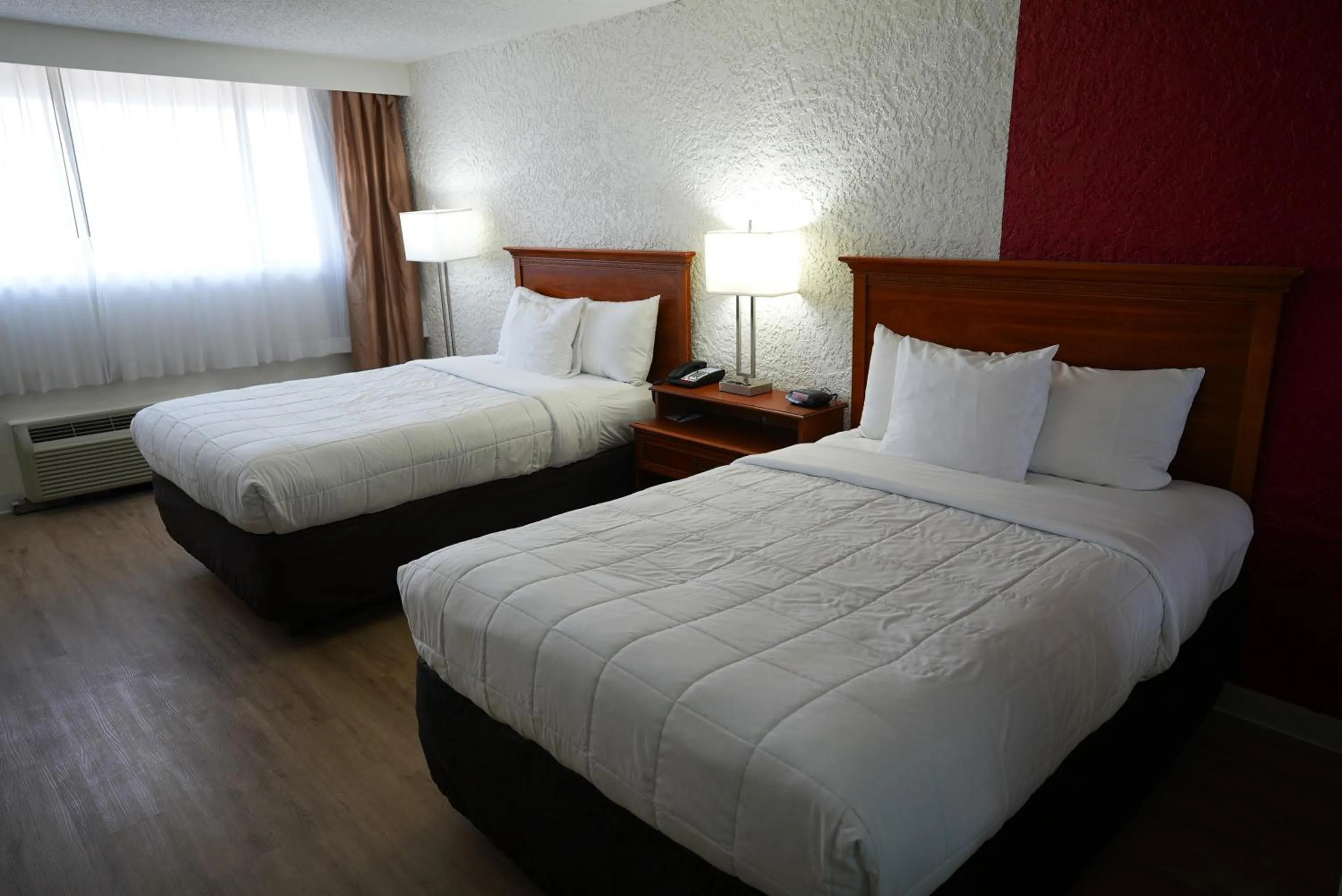 Bedroom, Bed in Clarion Hotel Broken Arrow - Tulsa