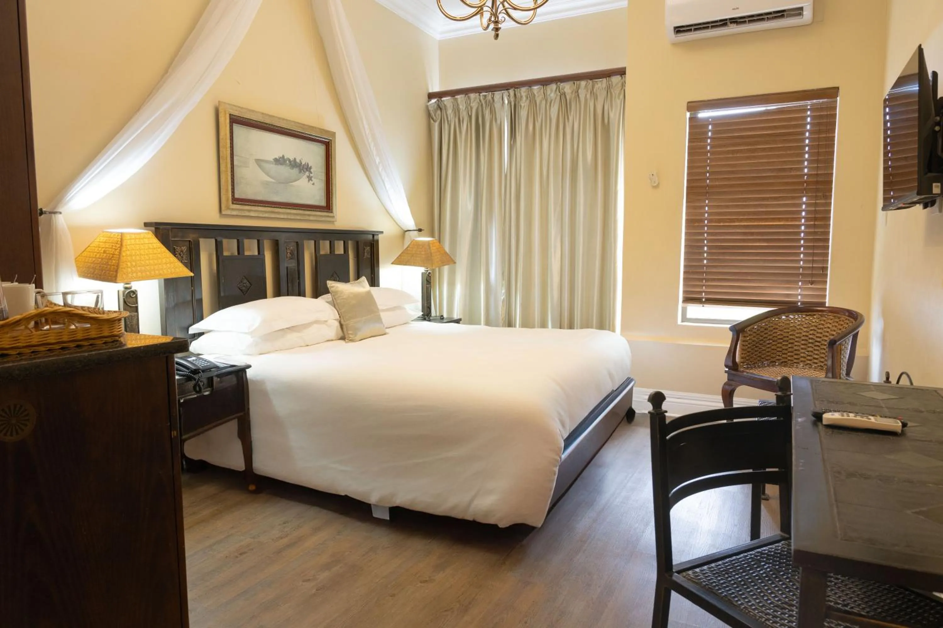 Bed in Premier Hotel The Richards