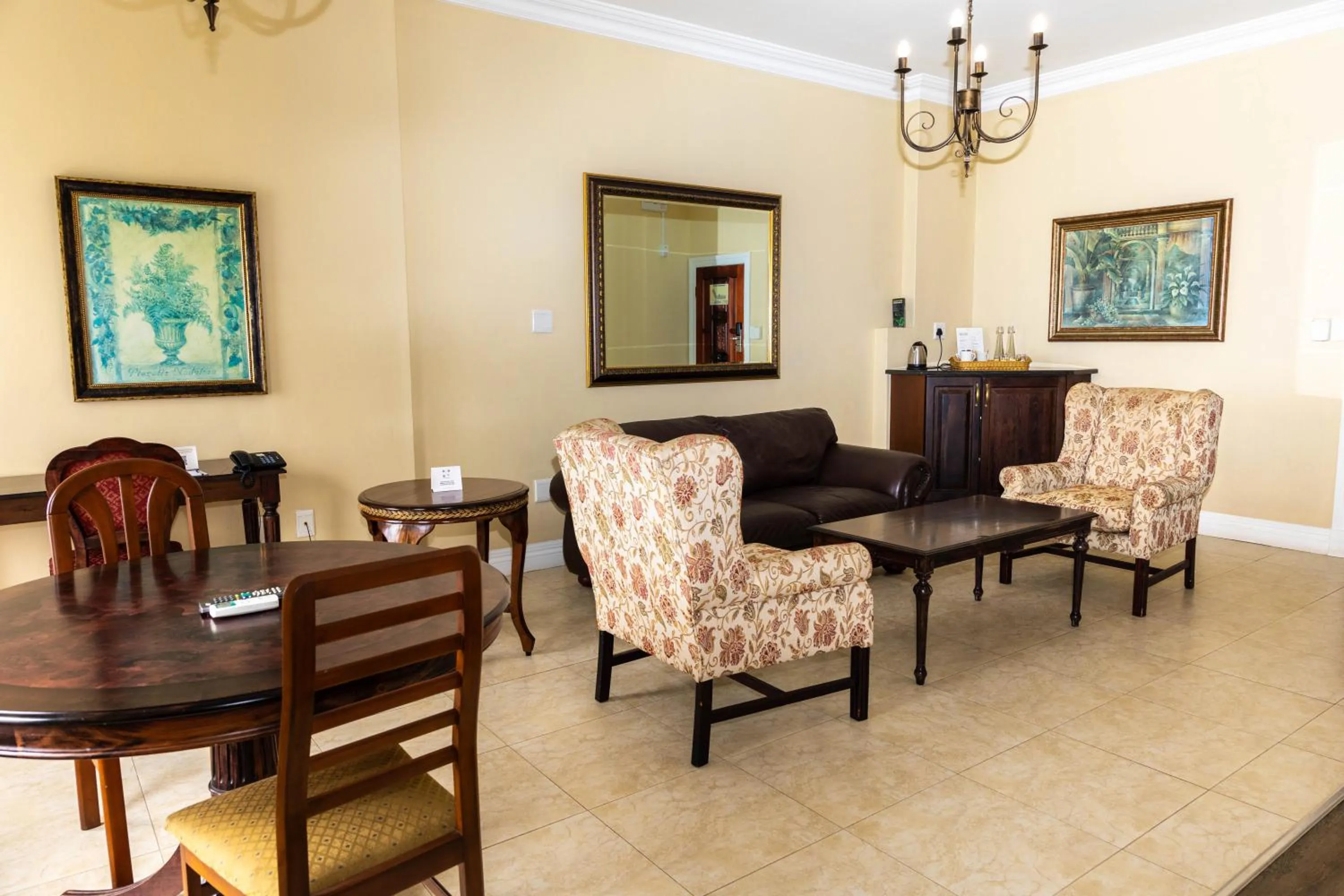 Seating area in Premier Hotel The Richards