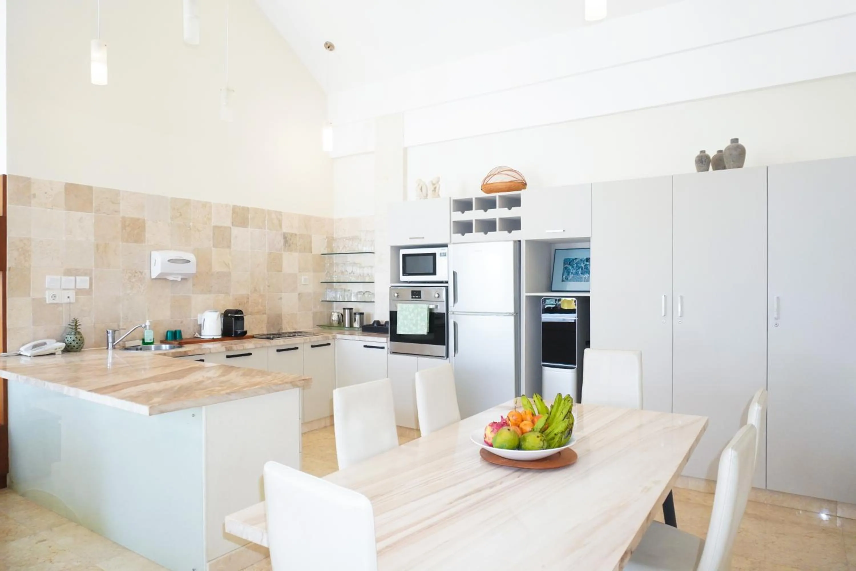 Kitchen or kitchenette in FuramaXclusive Ocean Beach Seminyak Bali