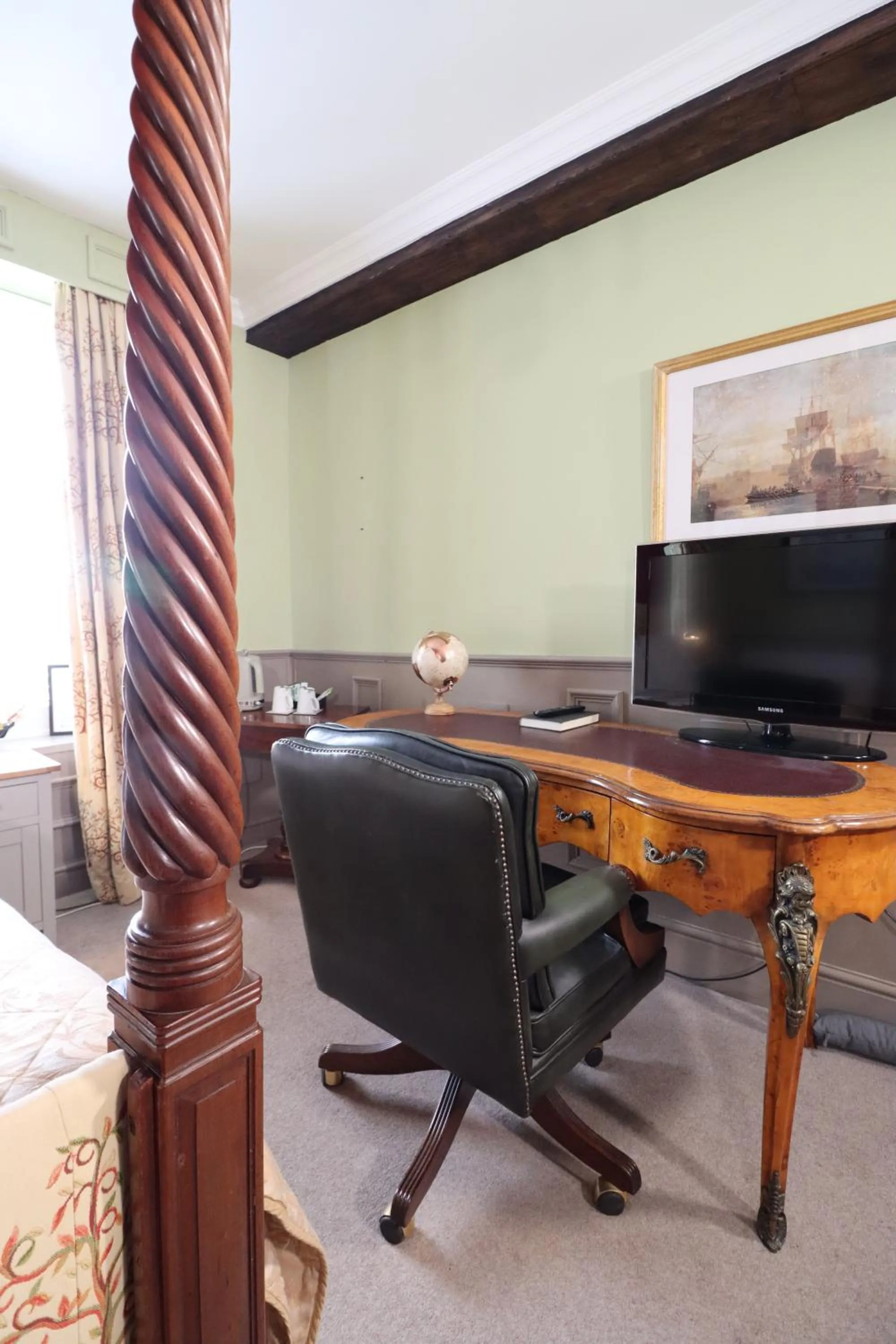 Communal lounge/ TV room in The Castle Hotel