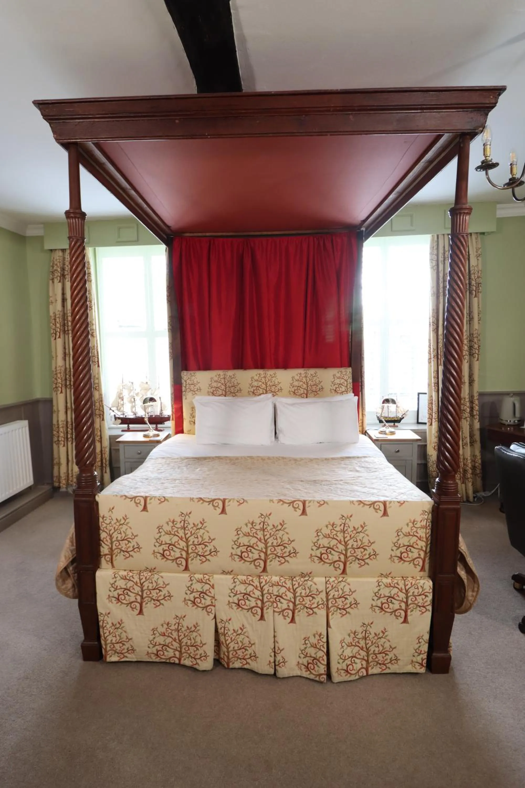 Bed in The Castle Hotel