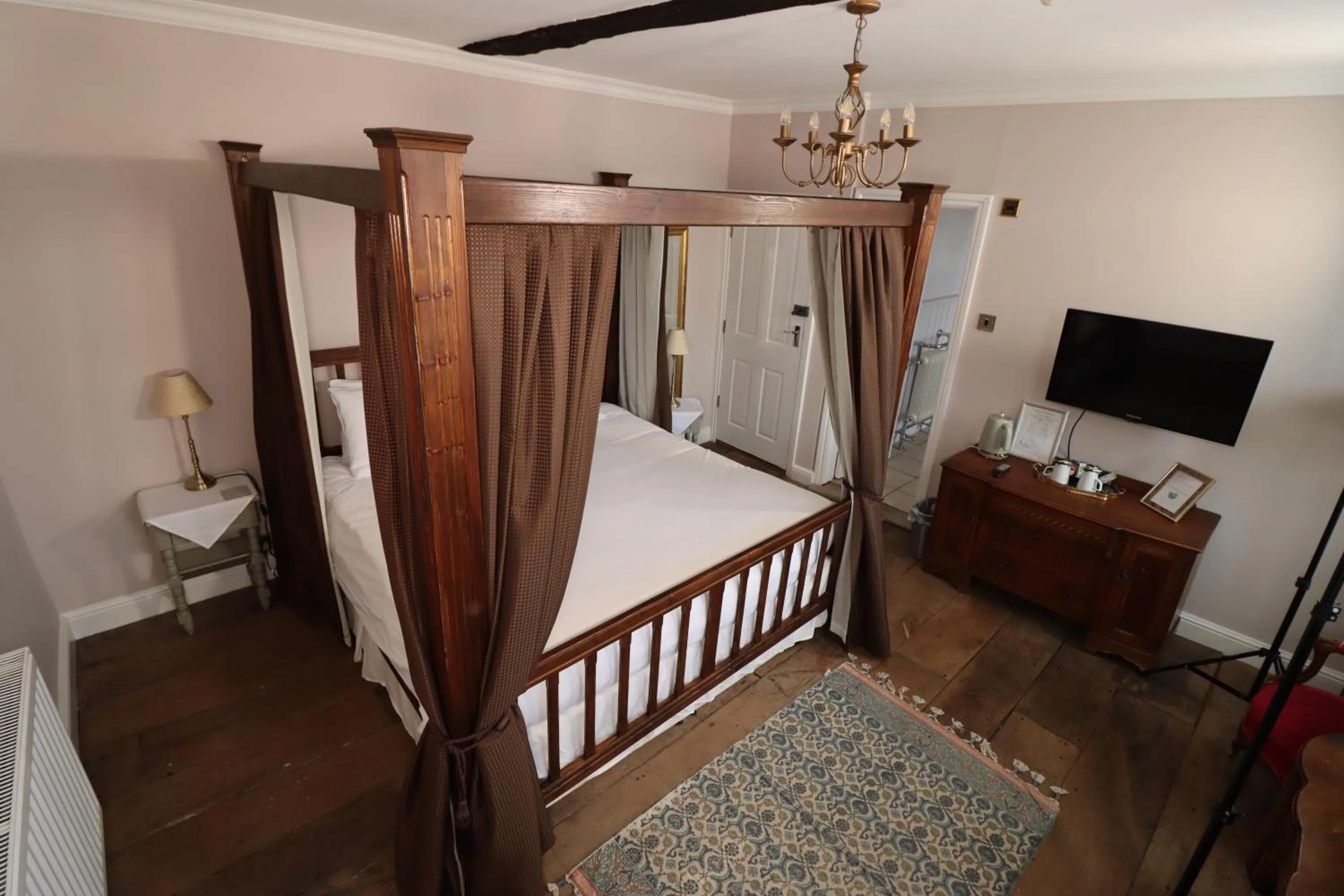 TV and multimedia, Bed in The Castle Hotel