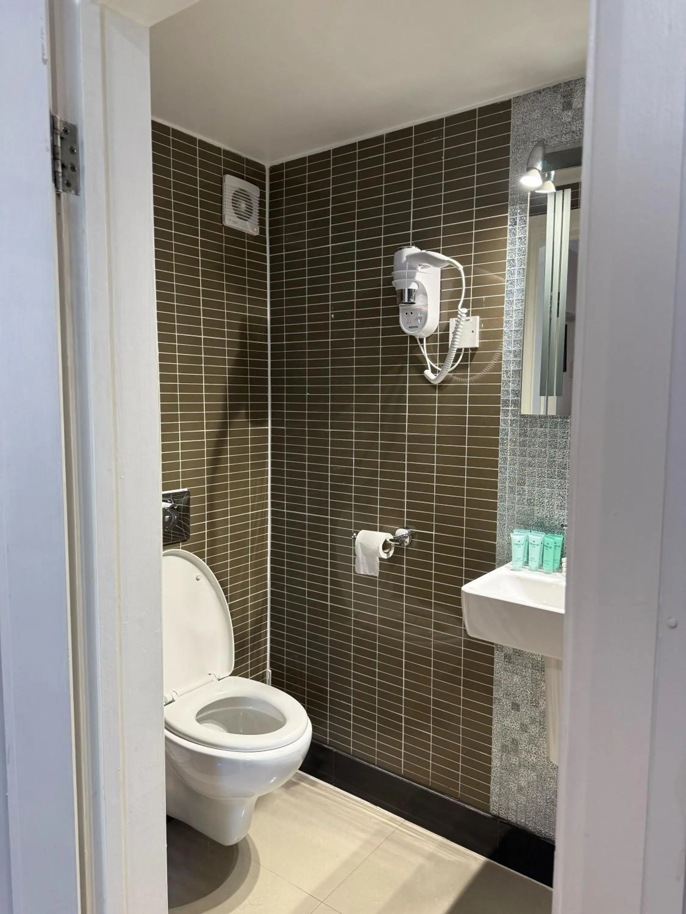 Shower in Hyde Park Suites