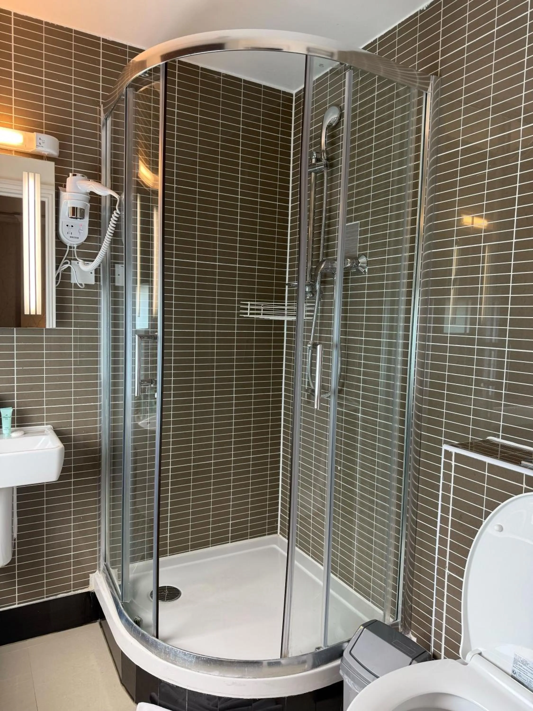 Shower in Hyde Park Suites