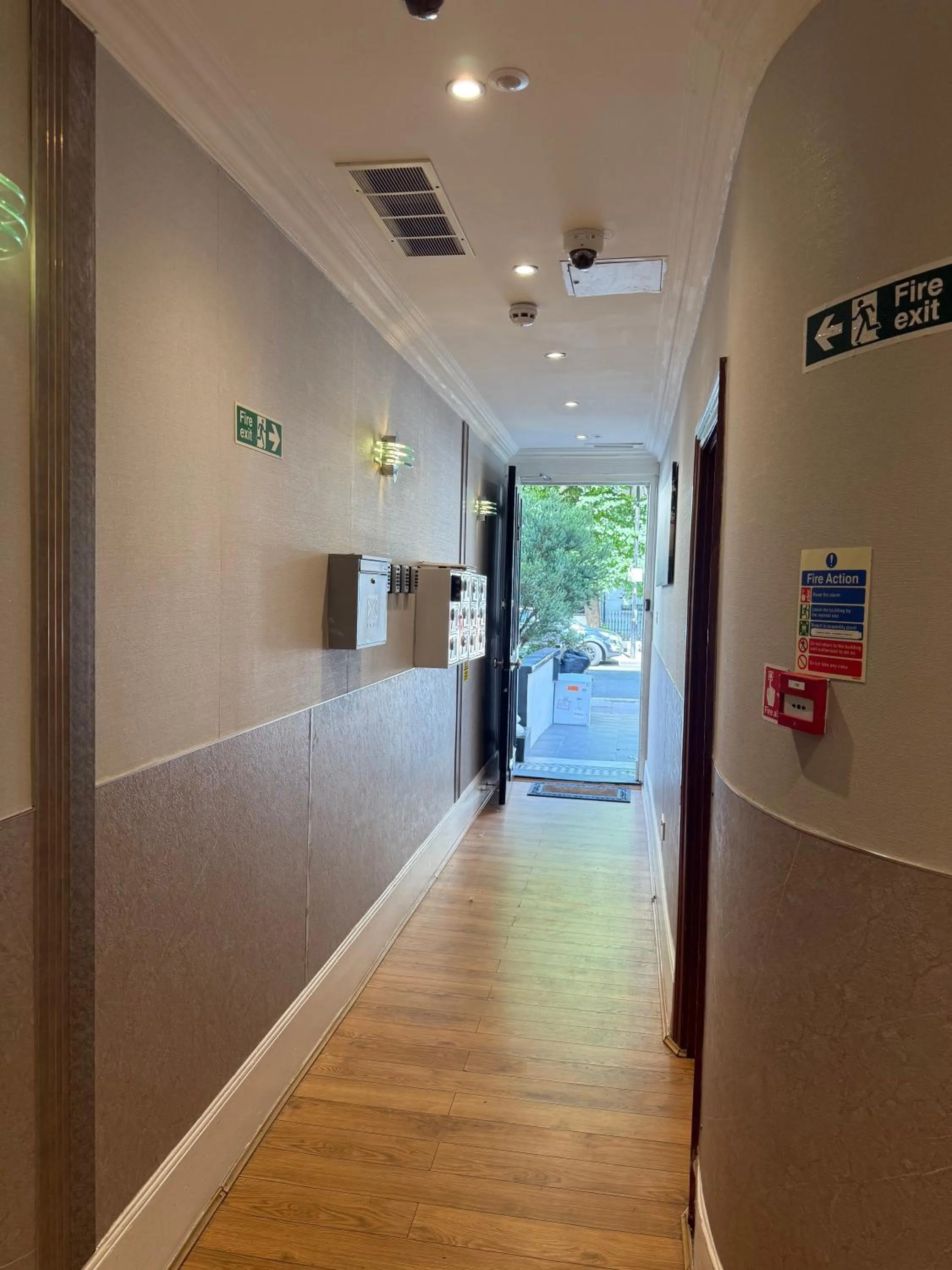 Property building in Hyde Park Suites