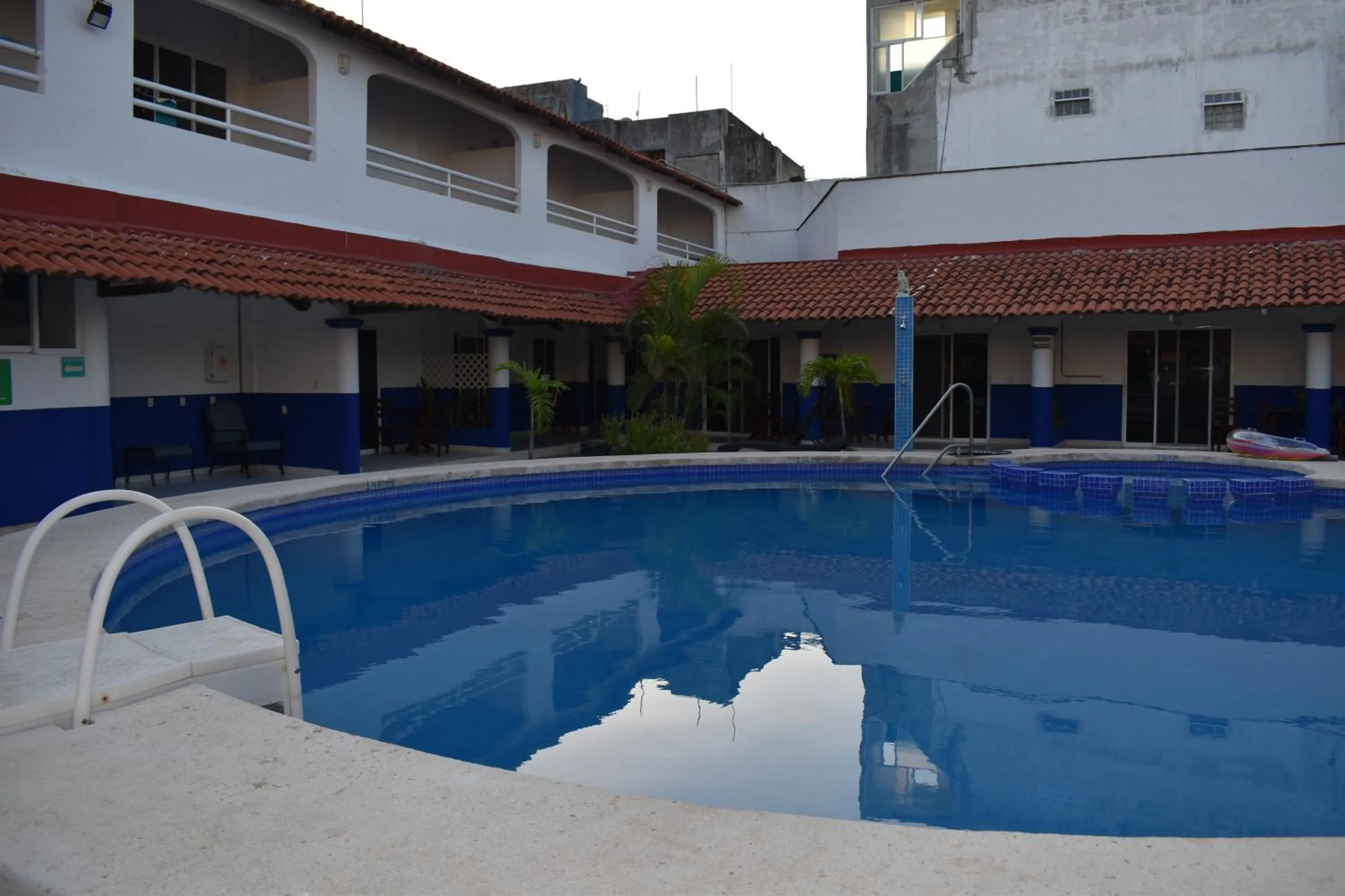 Property building in Plaza Almendros Hotel Isla Mujeres