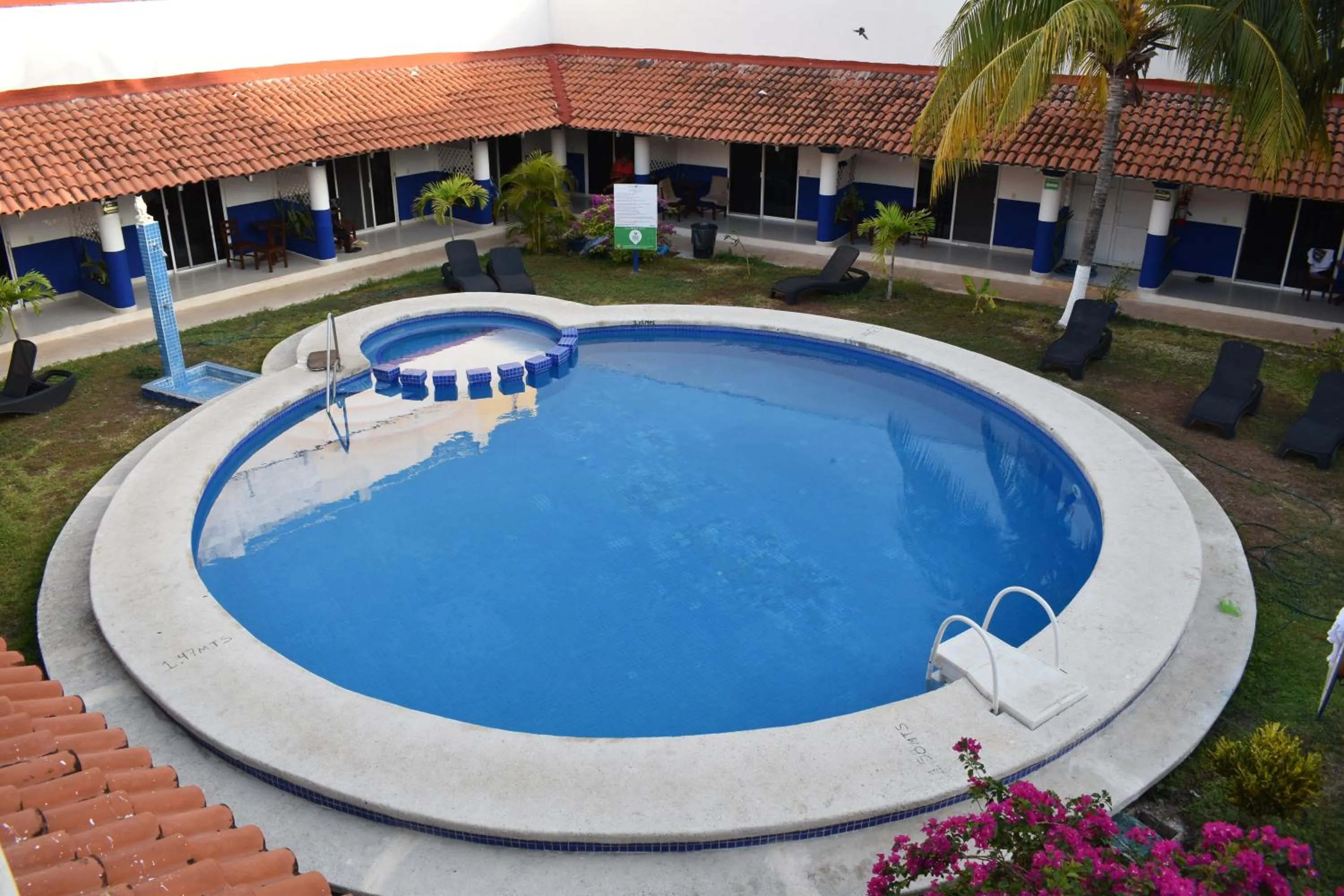 Swimming pool in Plaza Almendros Hotel Isla Mujeres