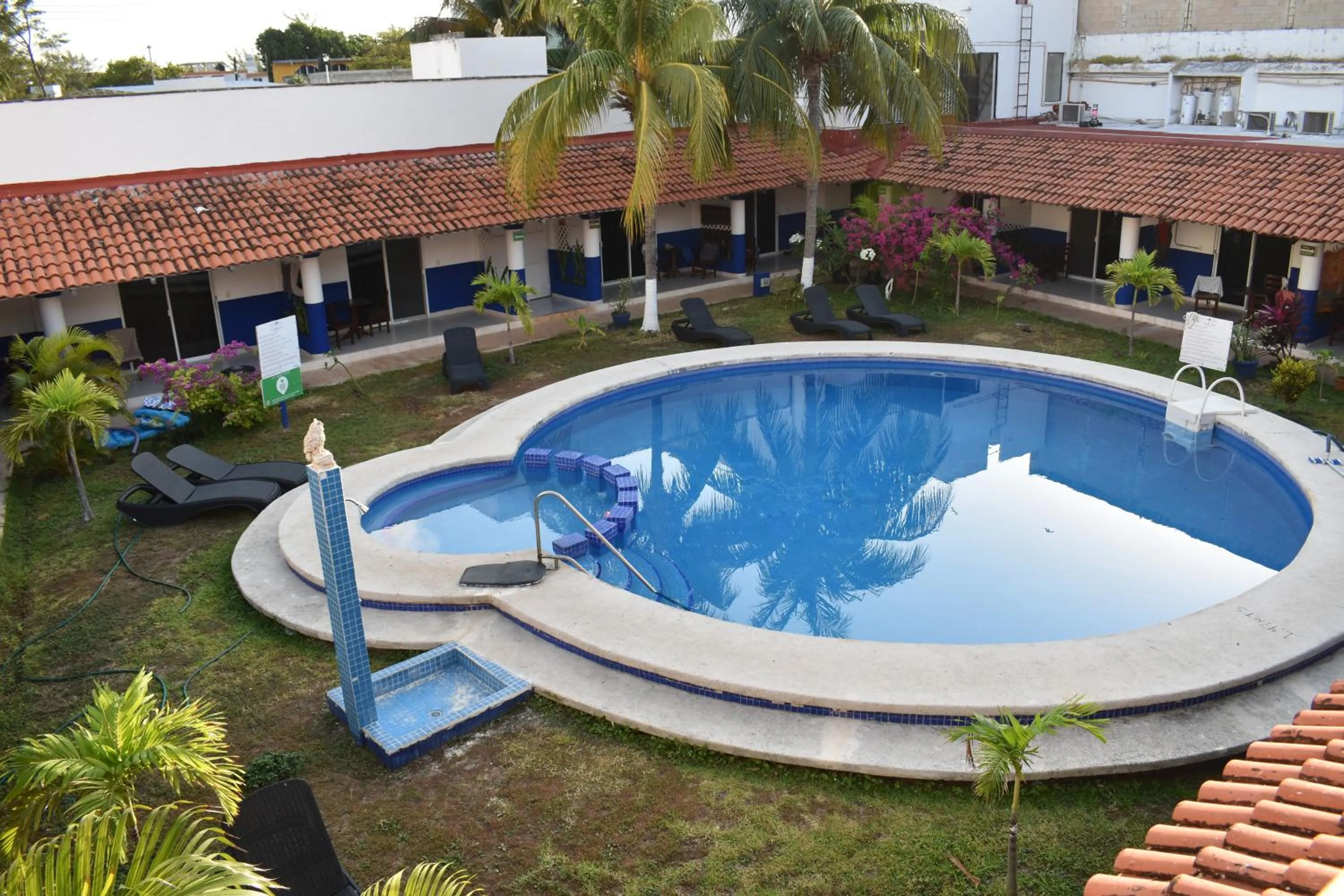 Swimming pool in Plaza Almendros Hotel Isla Mujeres