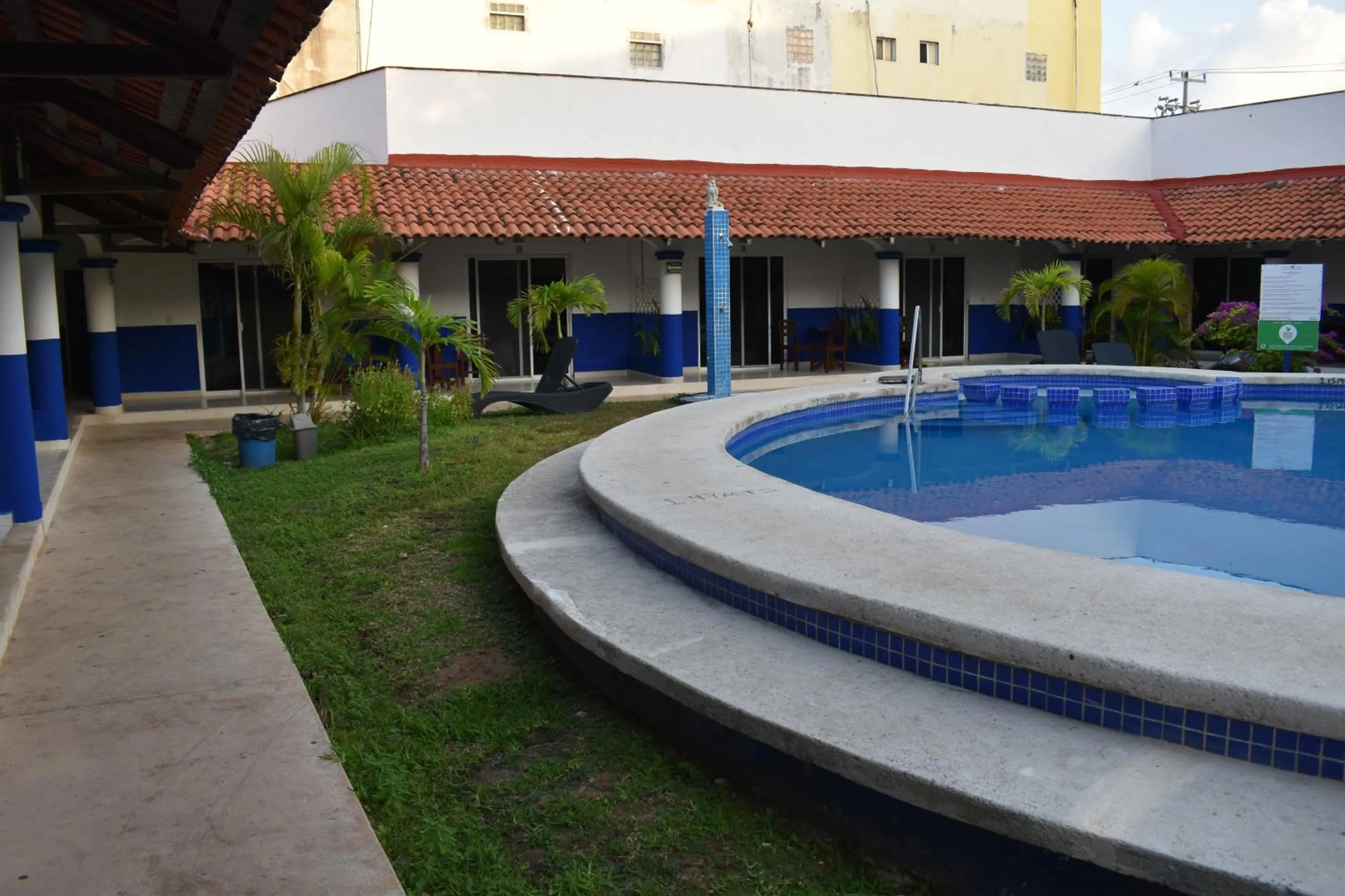 Swimming pool in Plaza Almendros Hotel Isla Mujeres