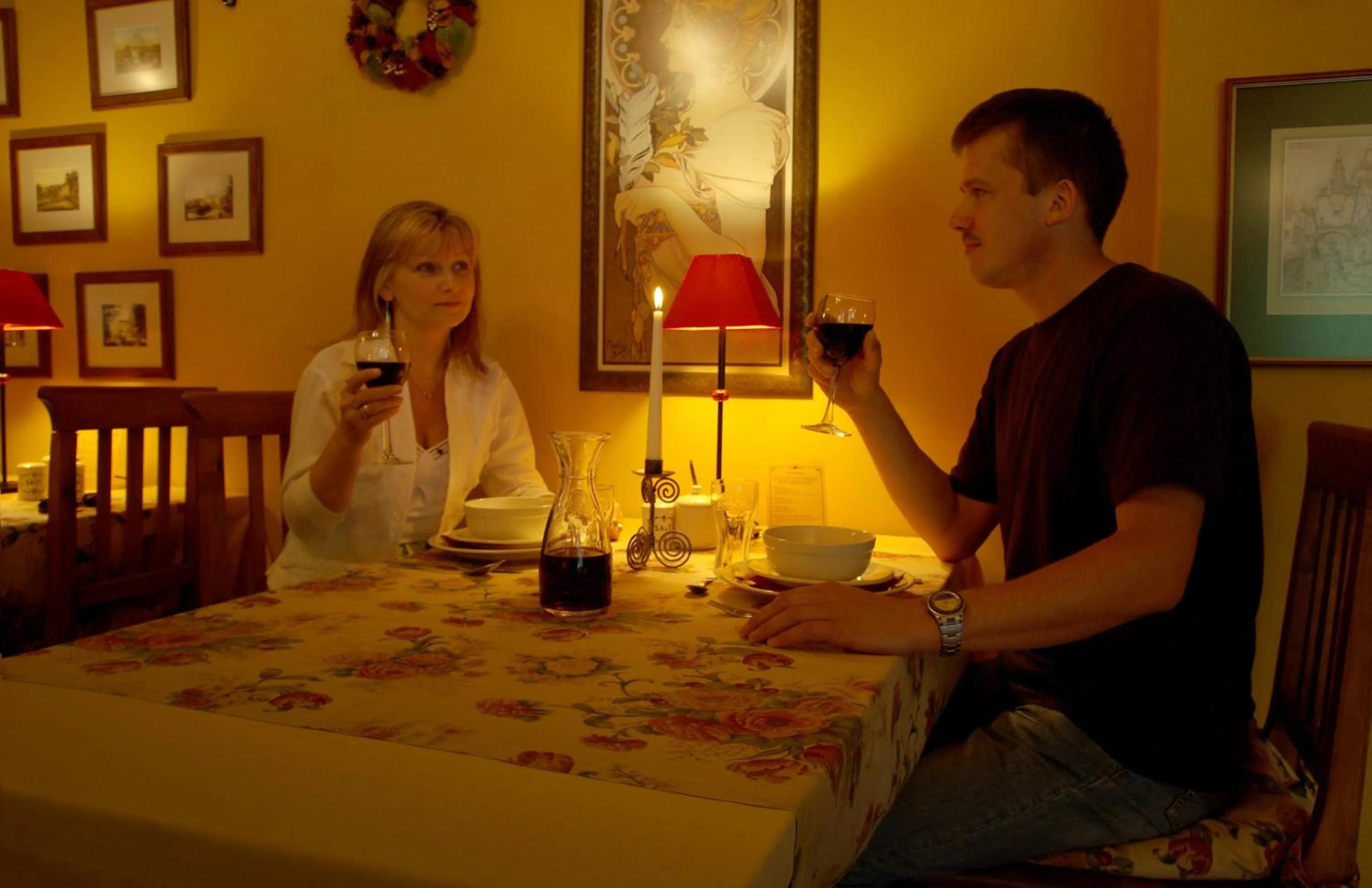 Restaurant/places to eat in Hotel Magnes