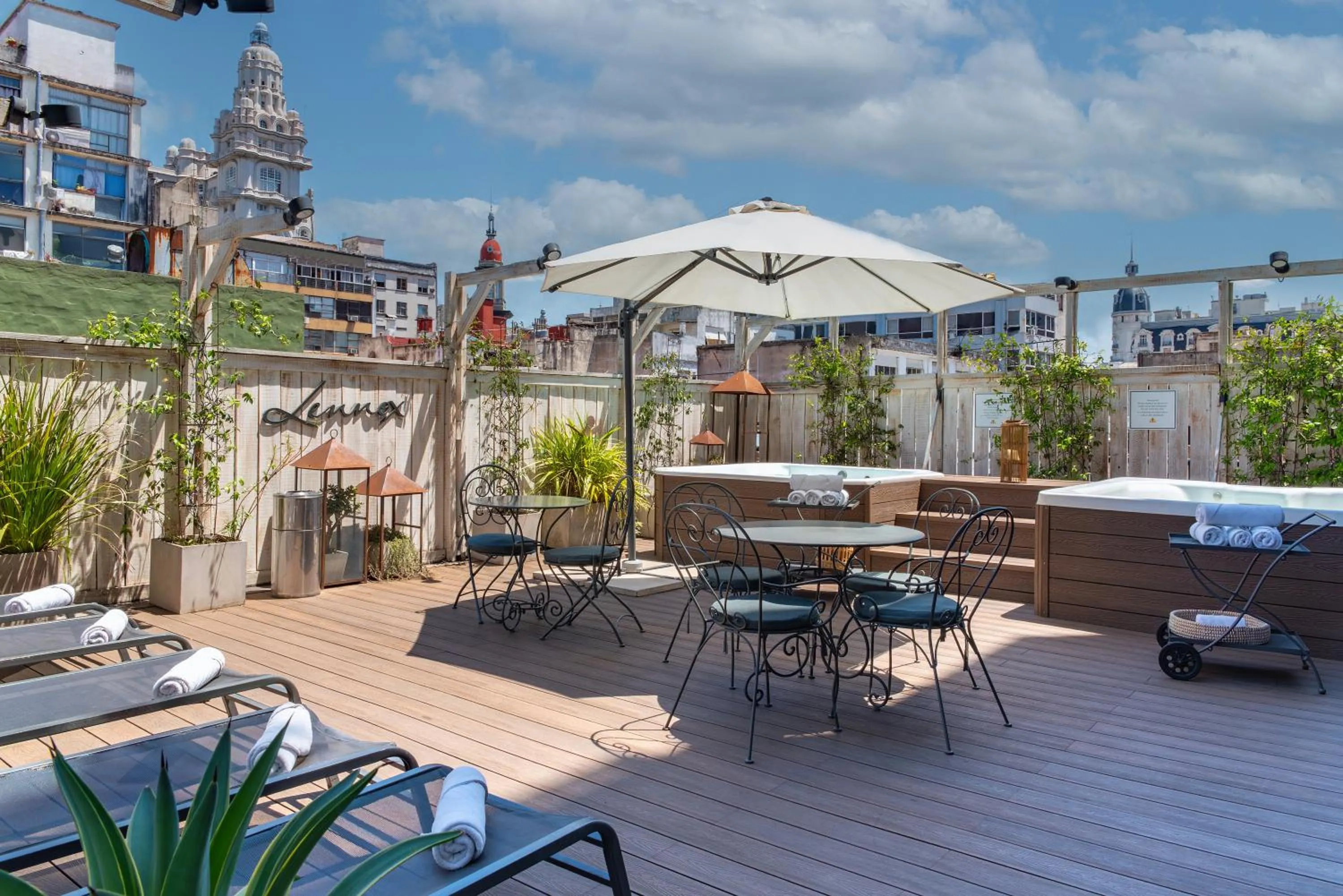 Hot Tub in Lennox Buenos Aires