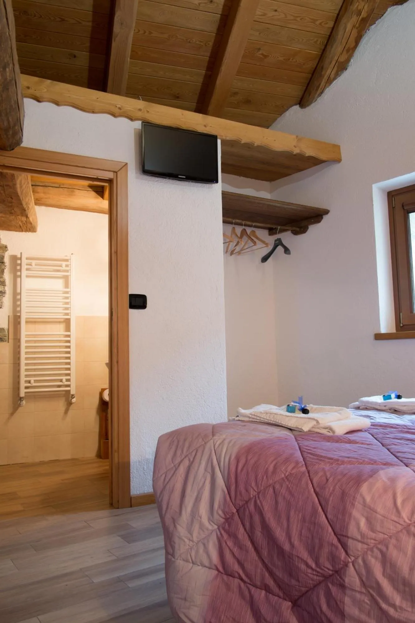 Bed in B&B Lo VAN - Camere al Verde Villaggio di Rumiod