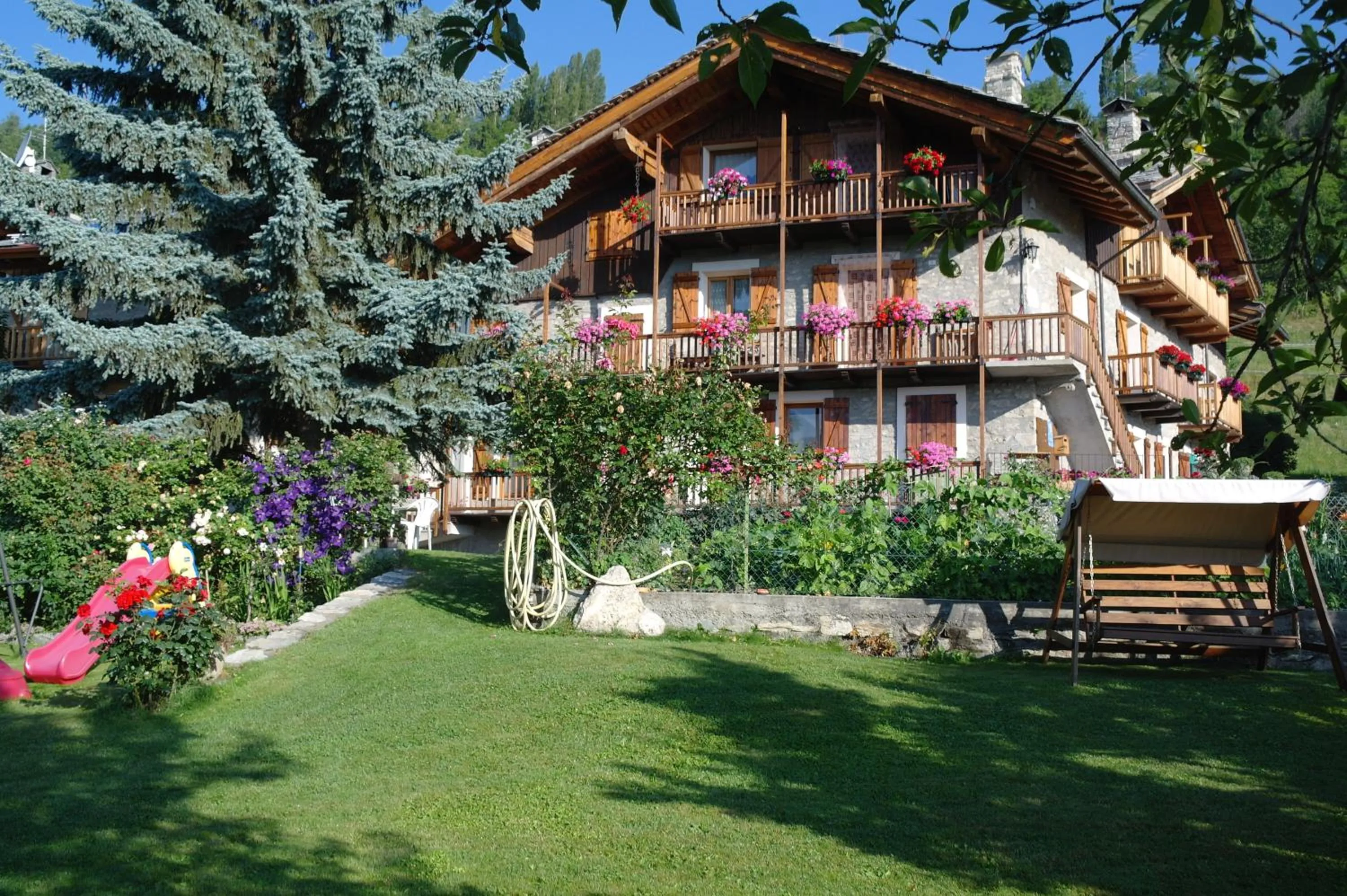 Property building in B&B Lo VAN - Camere al Verde Villaggio di Rumiod