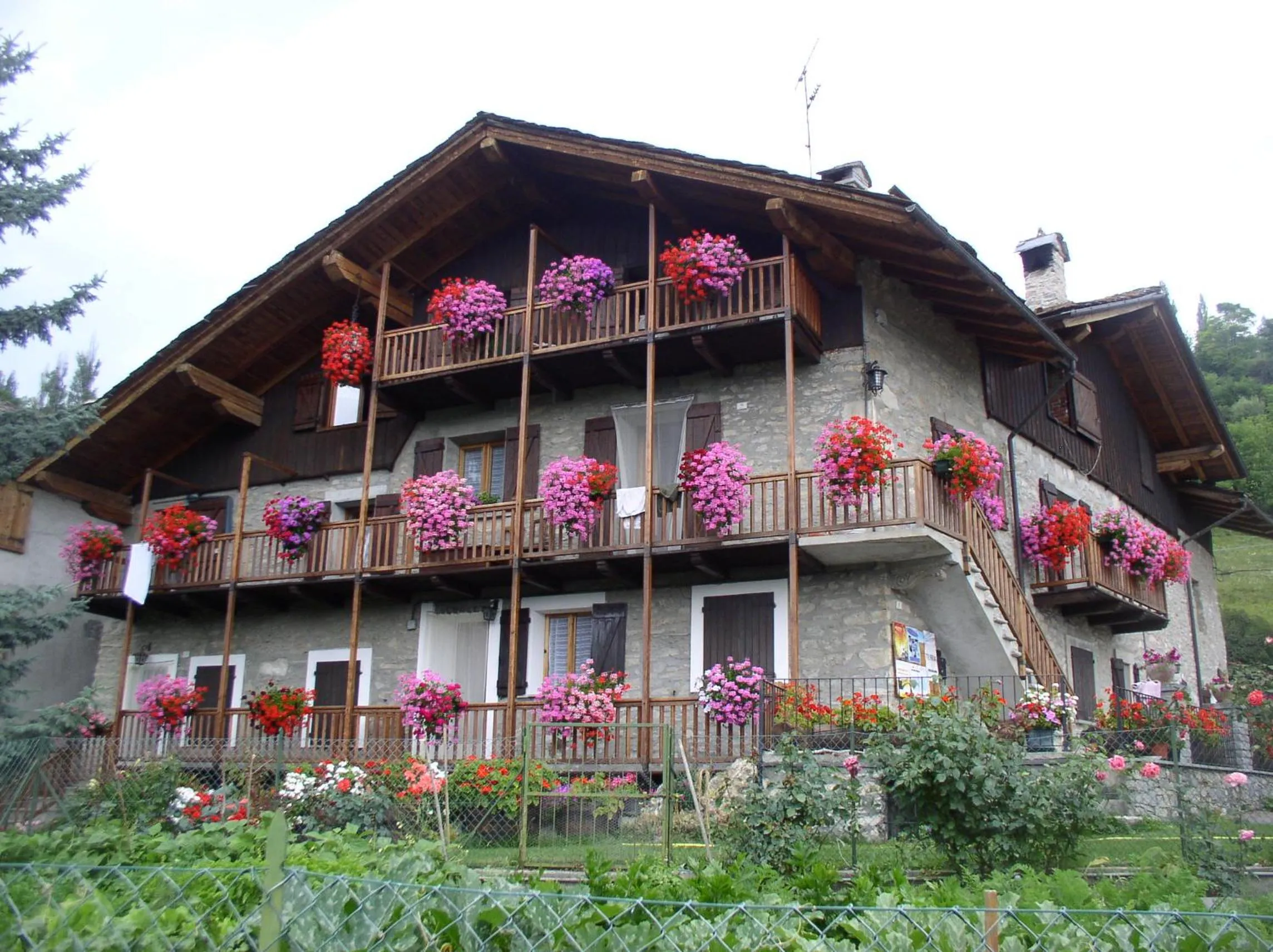 Property building in B&B Lo VAN - Camere al Verde Villaggio di Rumiod